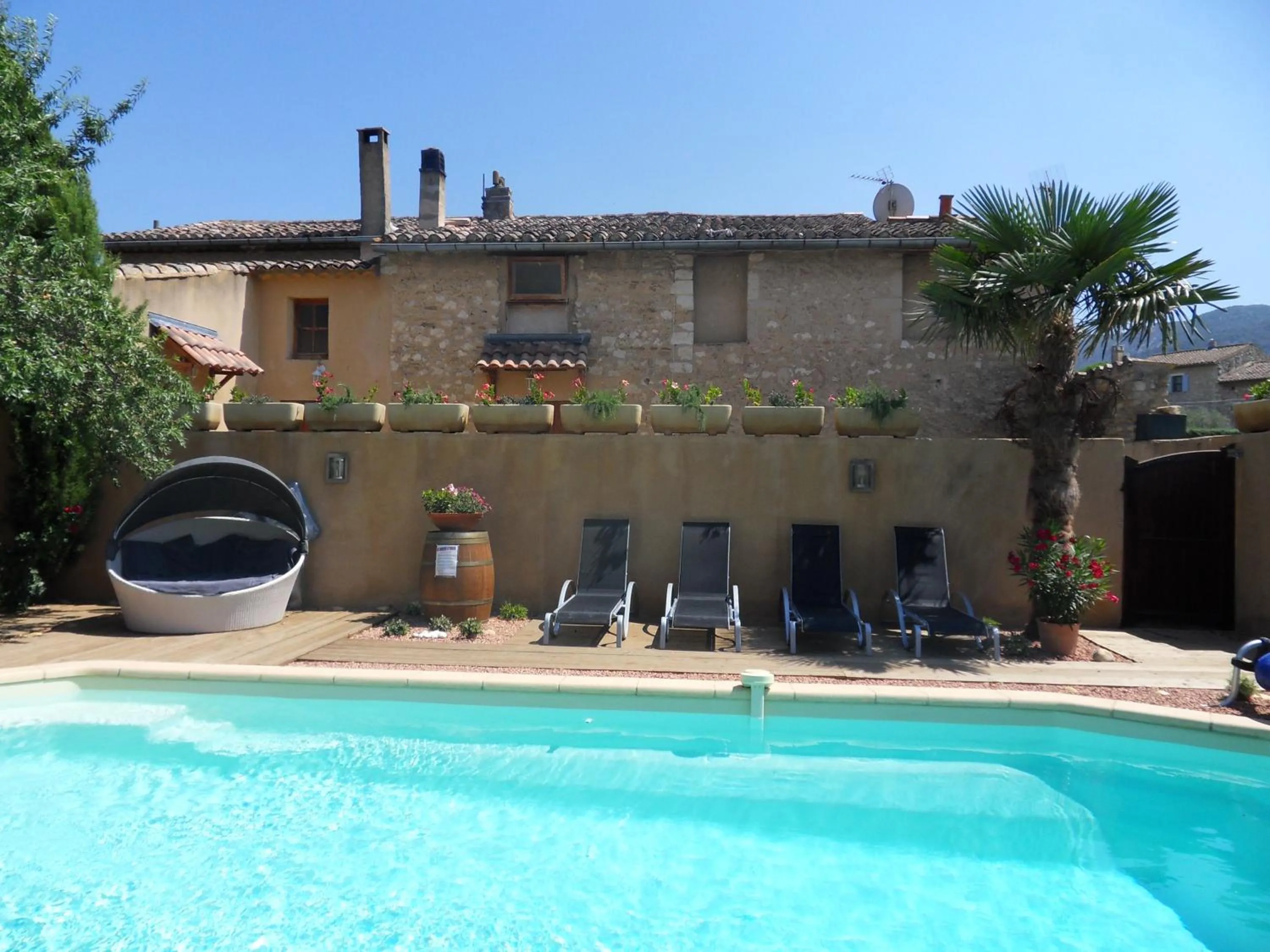 Swimming pool in Le Jardin d'Ivana
