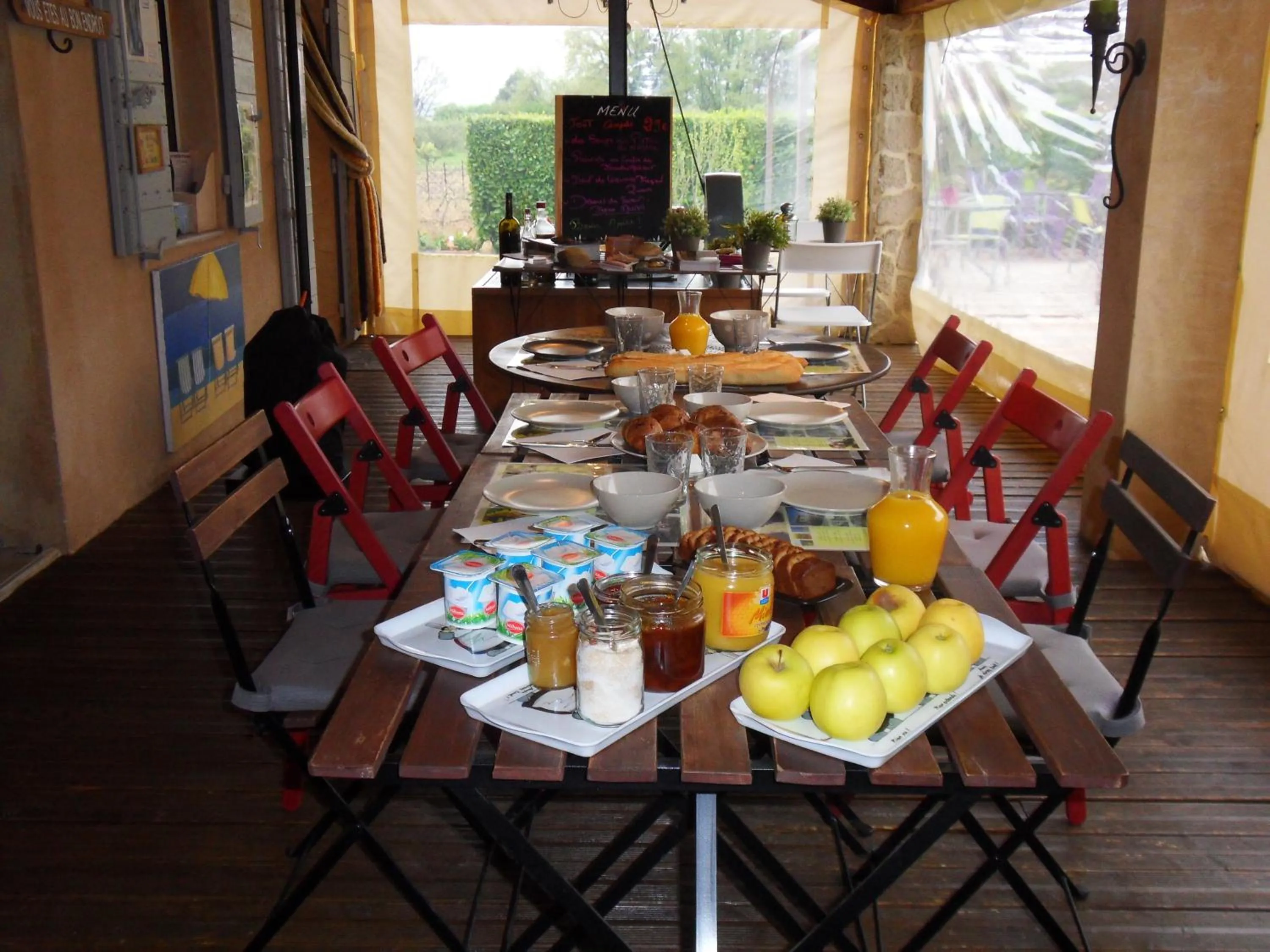 Food and drinks in Le Jardin d'Ivana