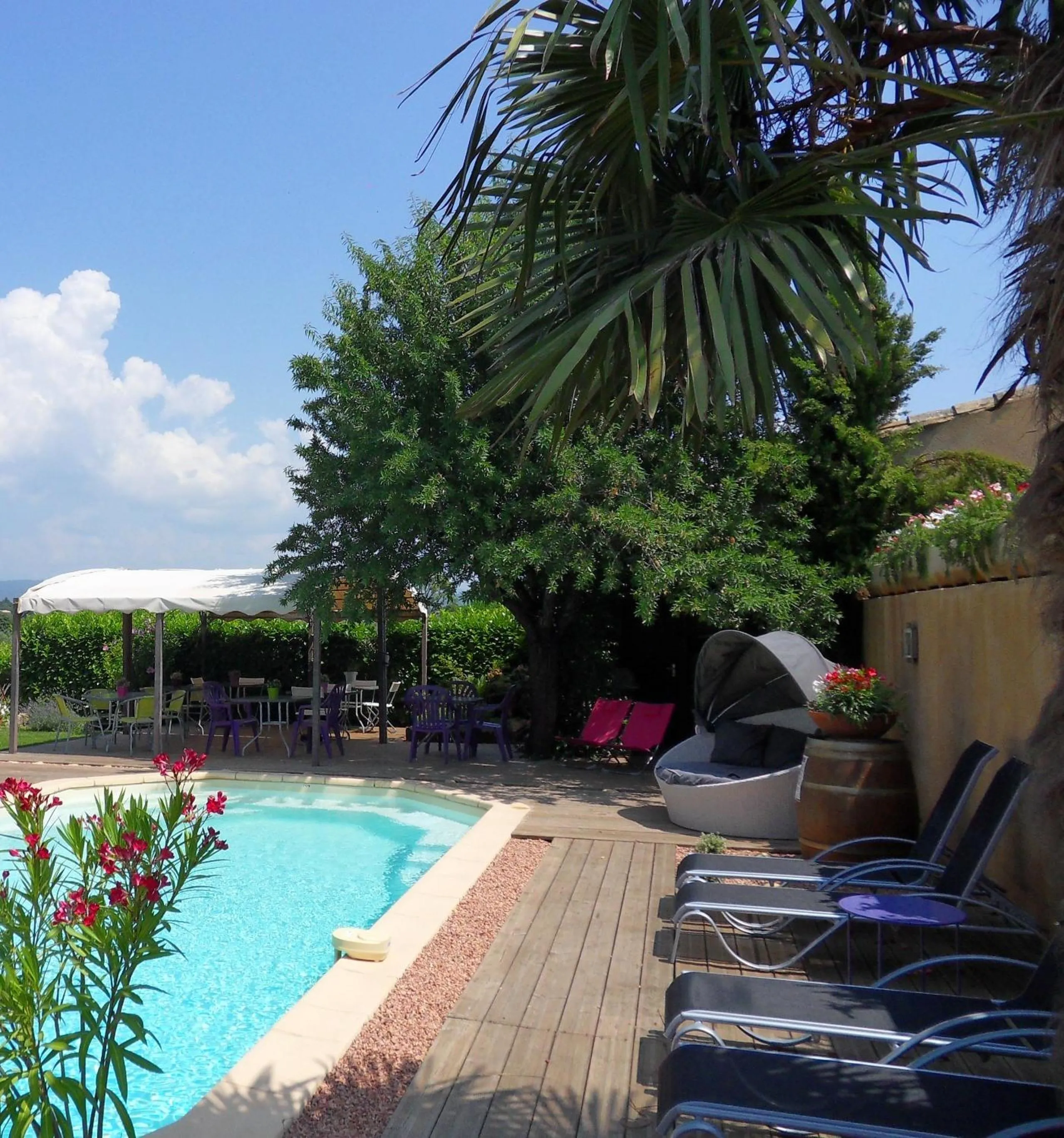 Swimming pool in Le Jardin d'Ivana