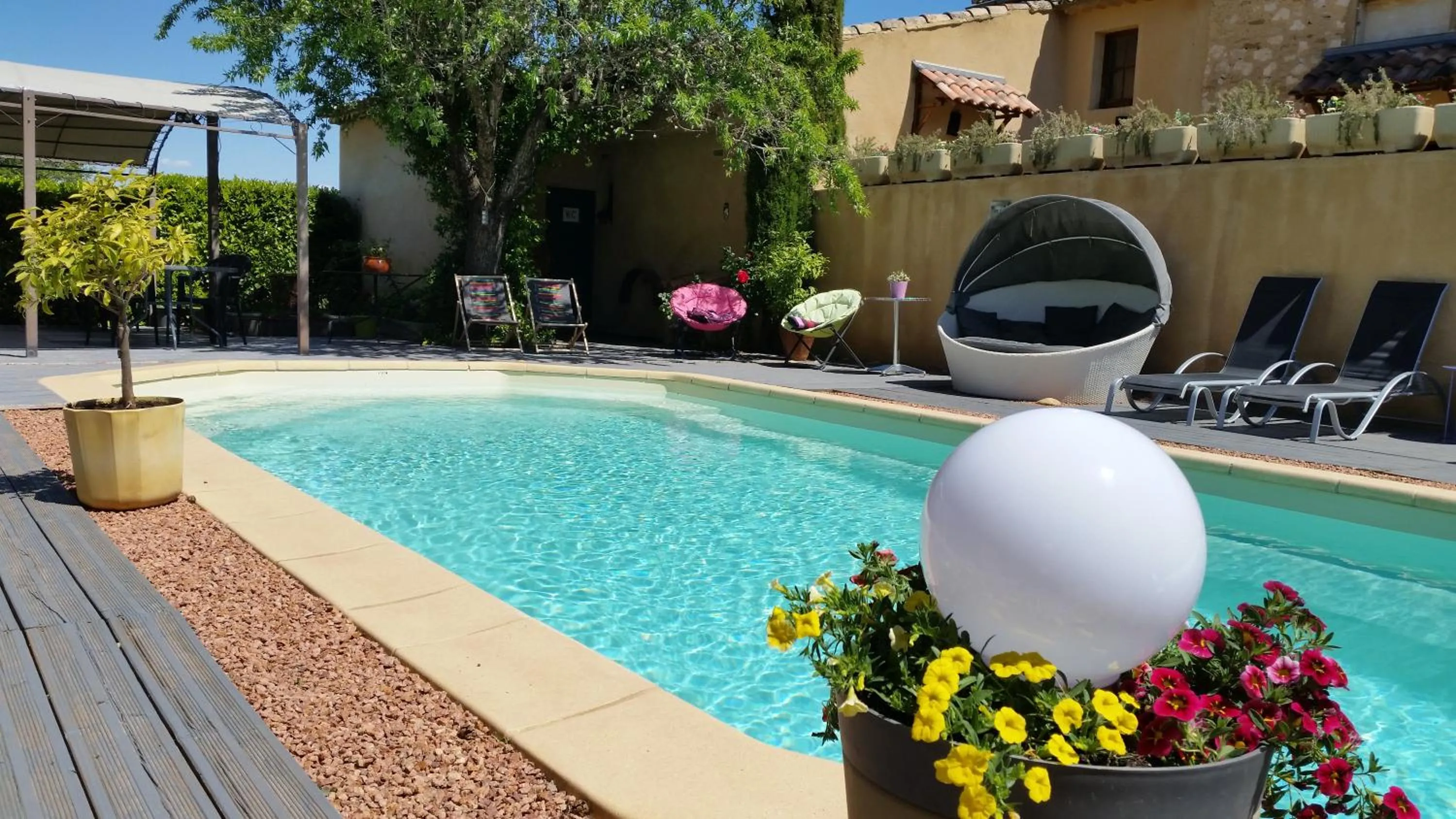 Swimming pool in Le Jardin d'Ivana