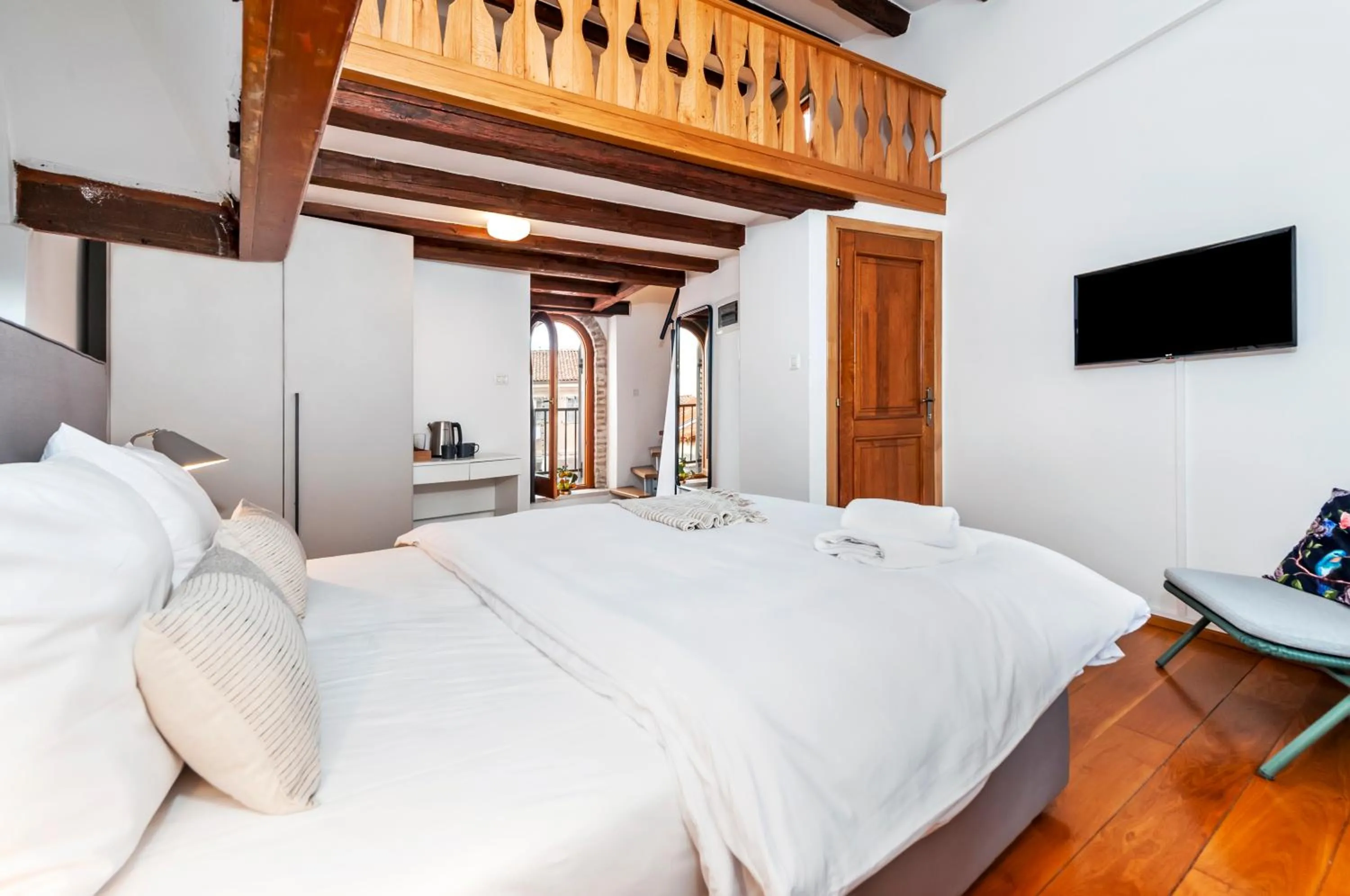 Photo of the whole room, Bed in Noemi's rooms