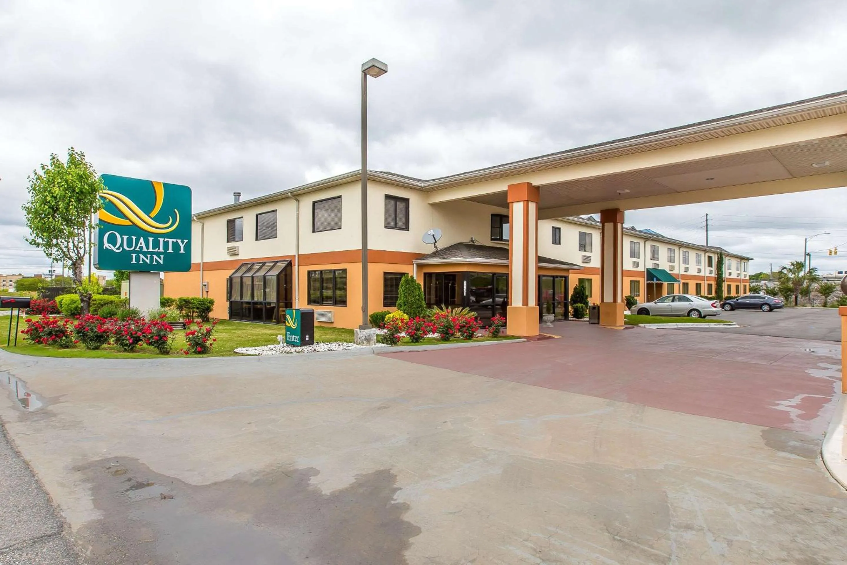Property building in Quality Inn Montgomery South