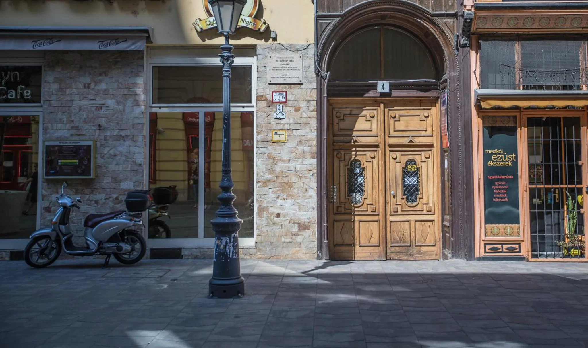 Property building in Budapest Passage 1