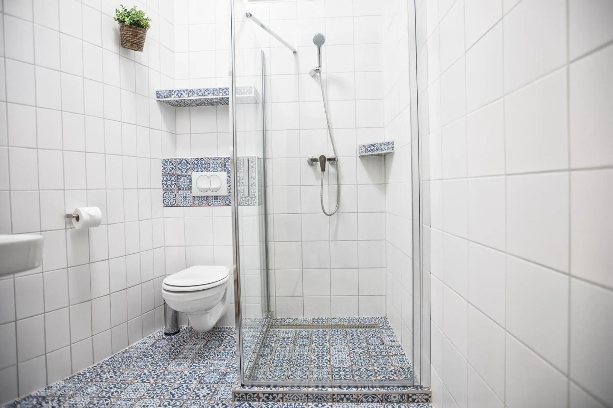 Shower in Budapest Passage 1