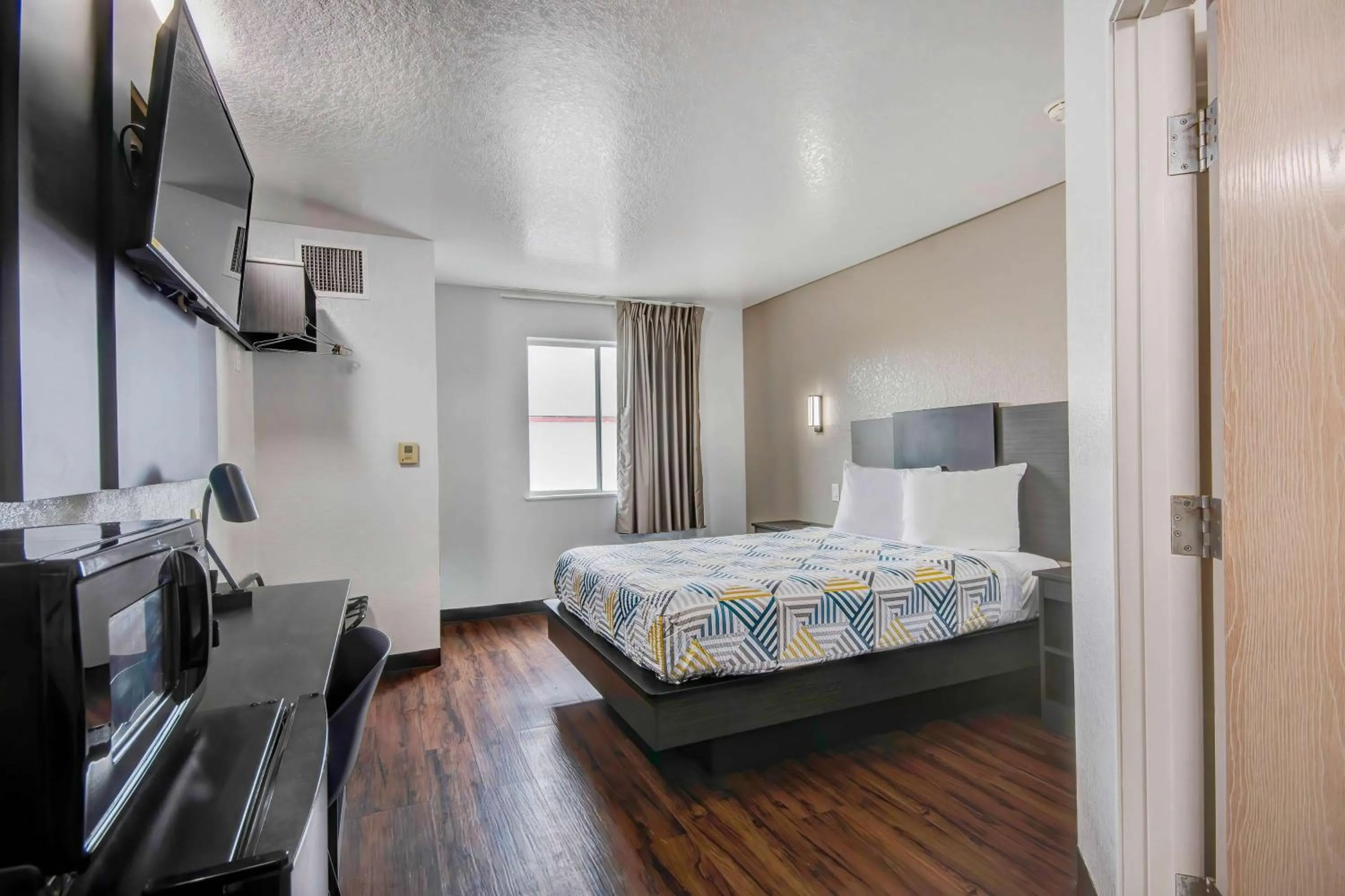 Bedroom, Bed in Motel 6-San Antonio, TX - Sea World North