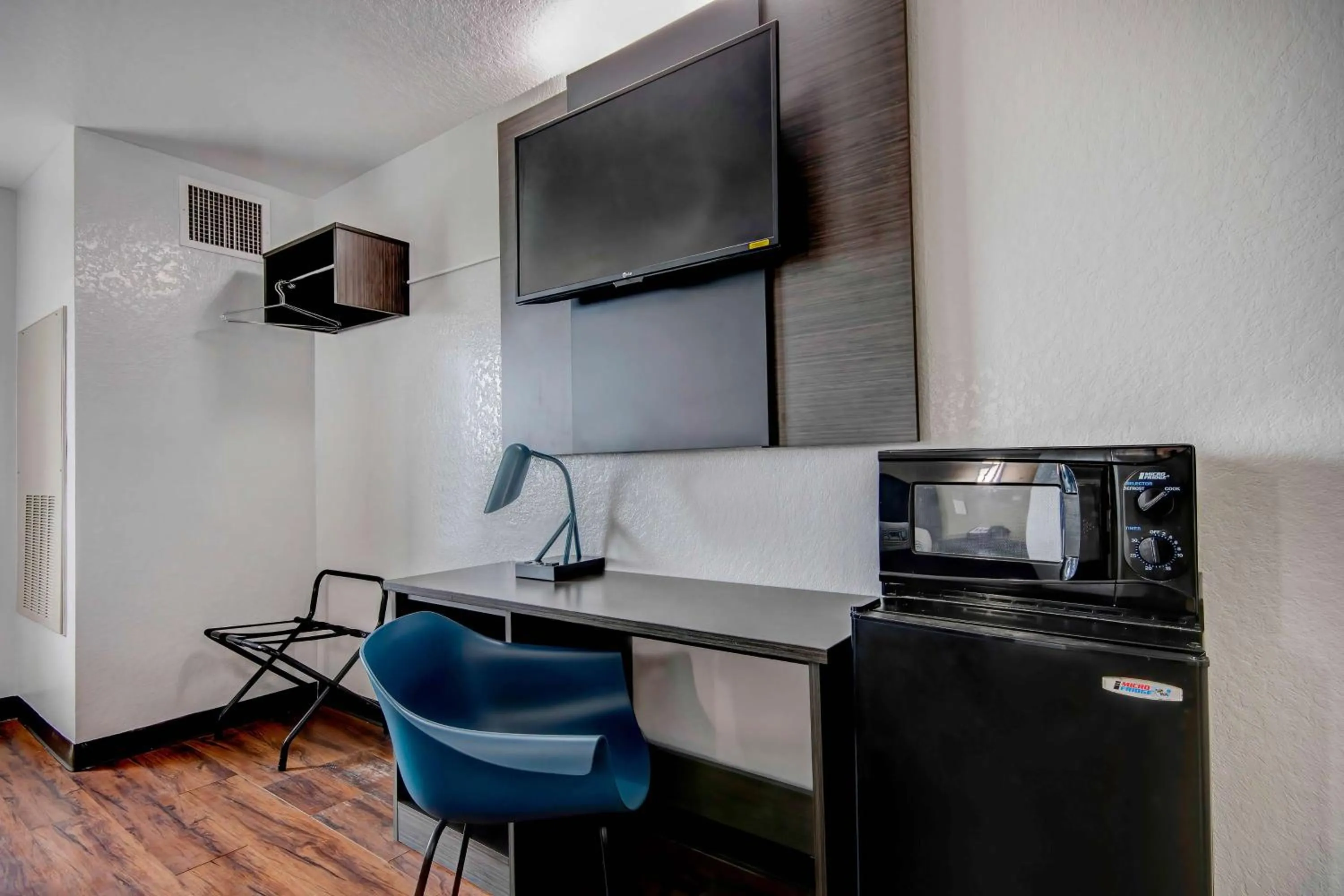 Bedroom in Motel 6-San Antonio, TX - Sea World North