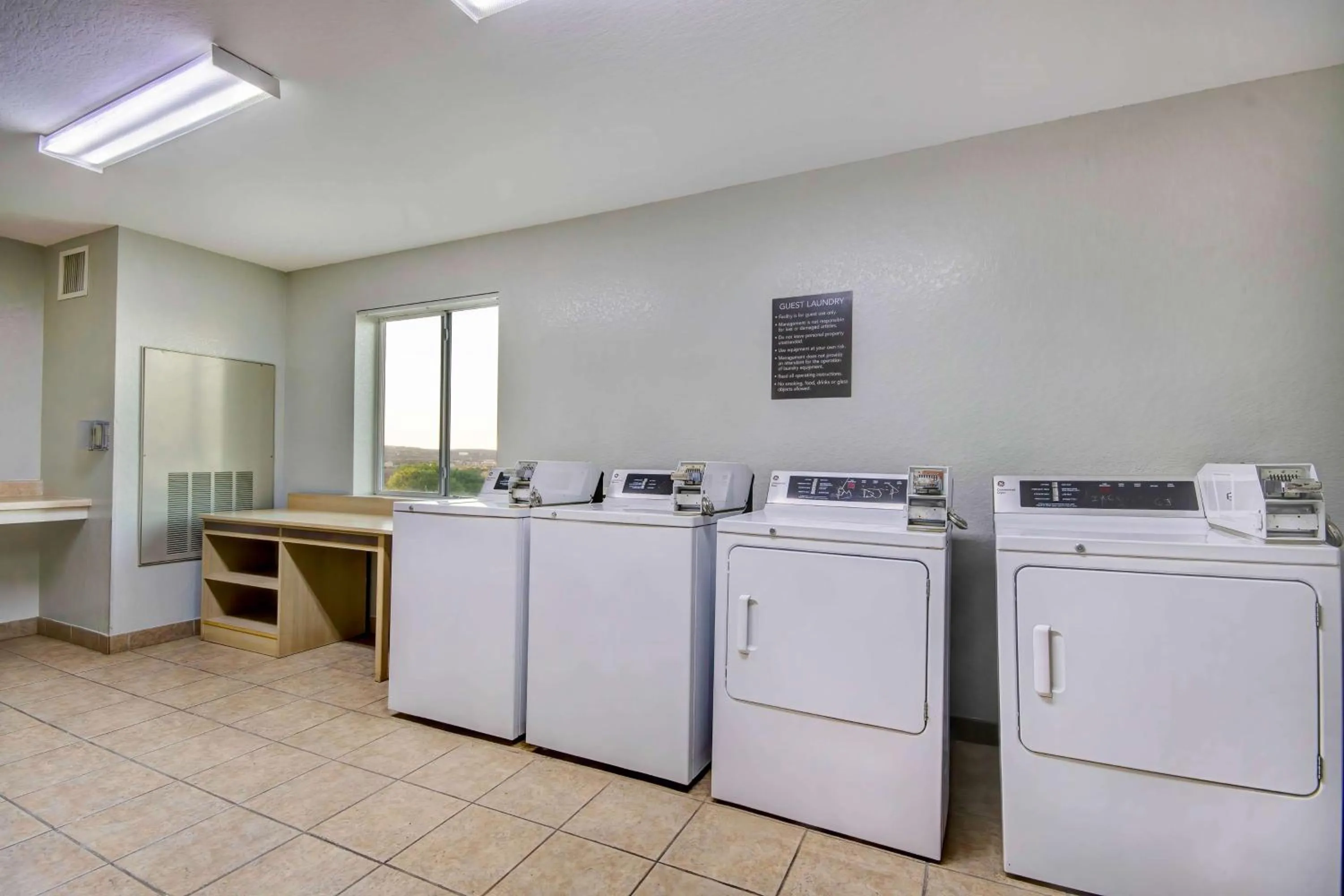 Property building in Motel 6-San Antonio, TX - Sea World North