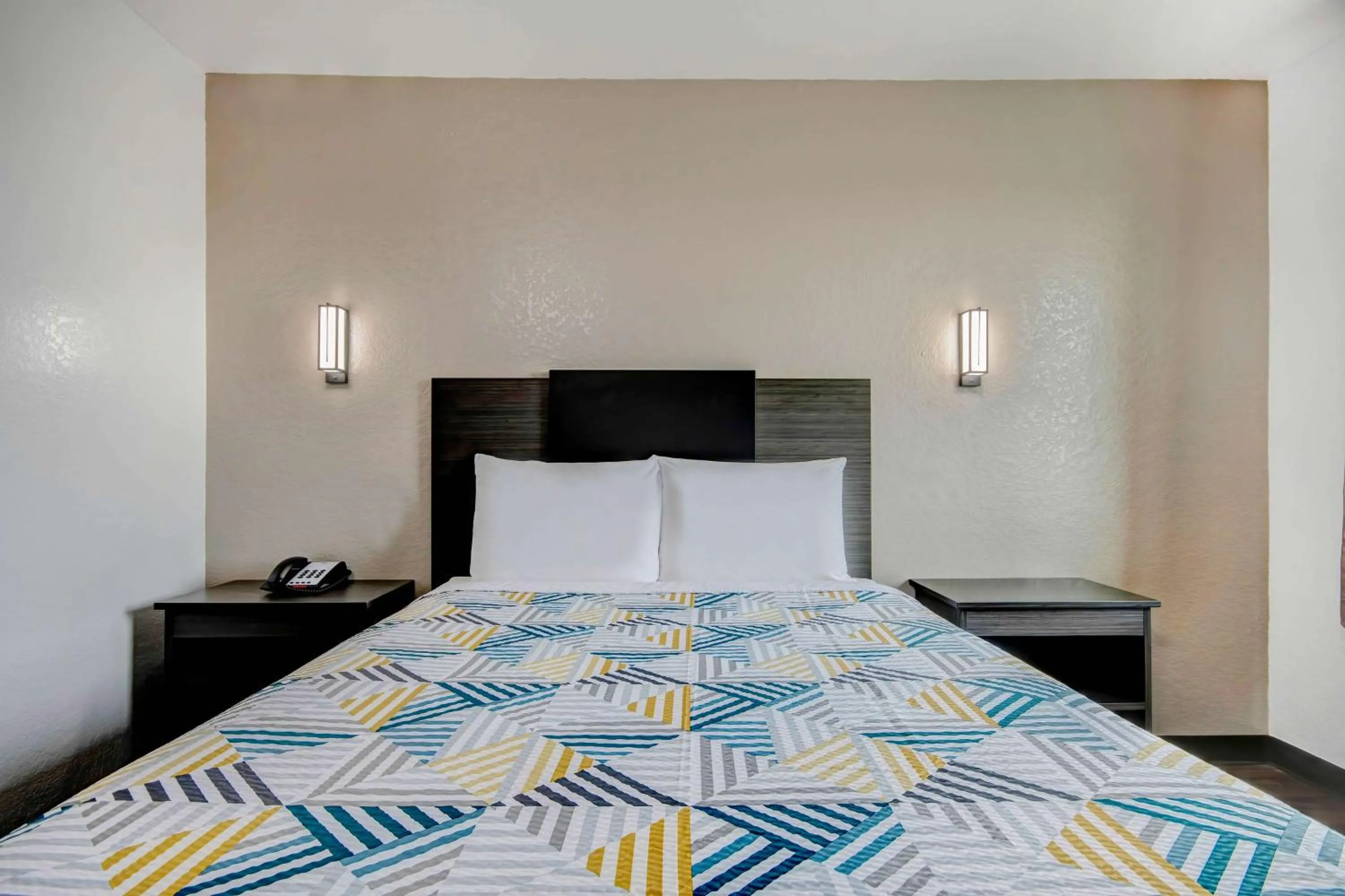 Bedroom, Bed in Motel 6-San Antonio, TX - Sea World North