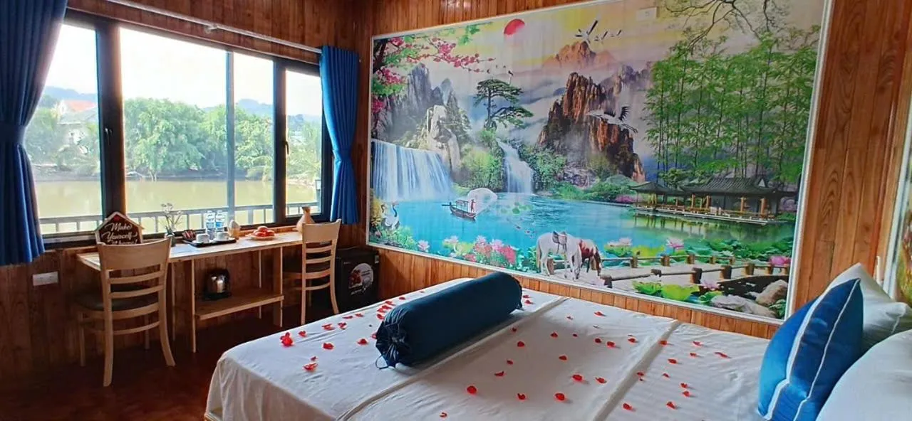 Bed in Tuyet's Homestay