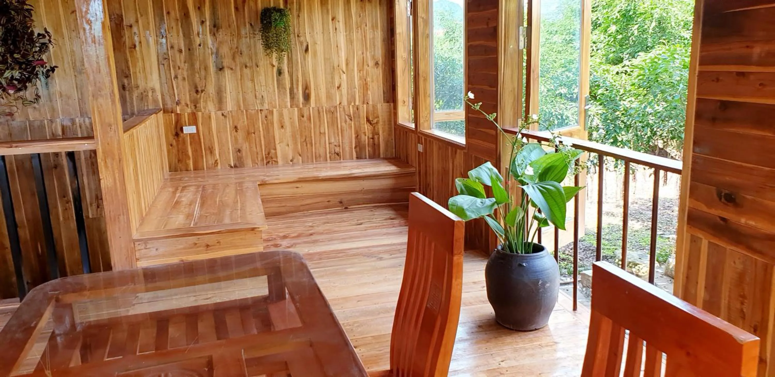 Dining area in Tuyet's Homestay