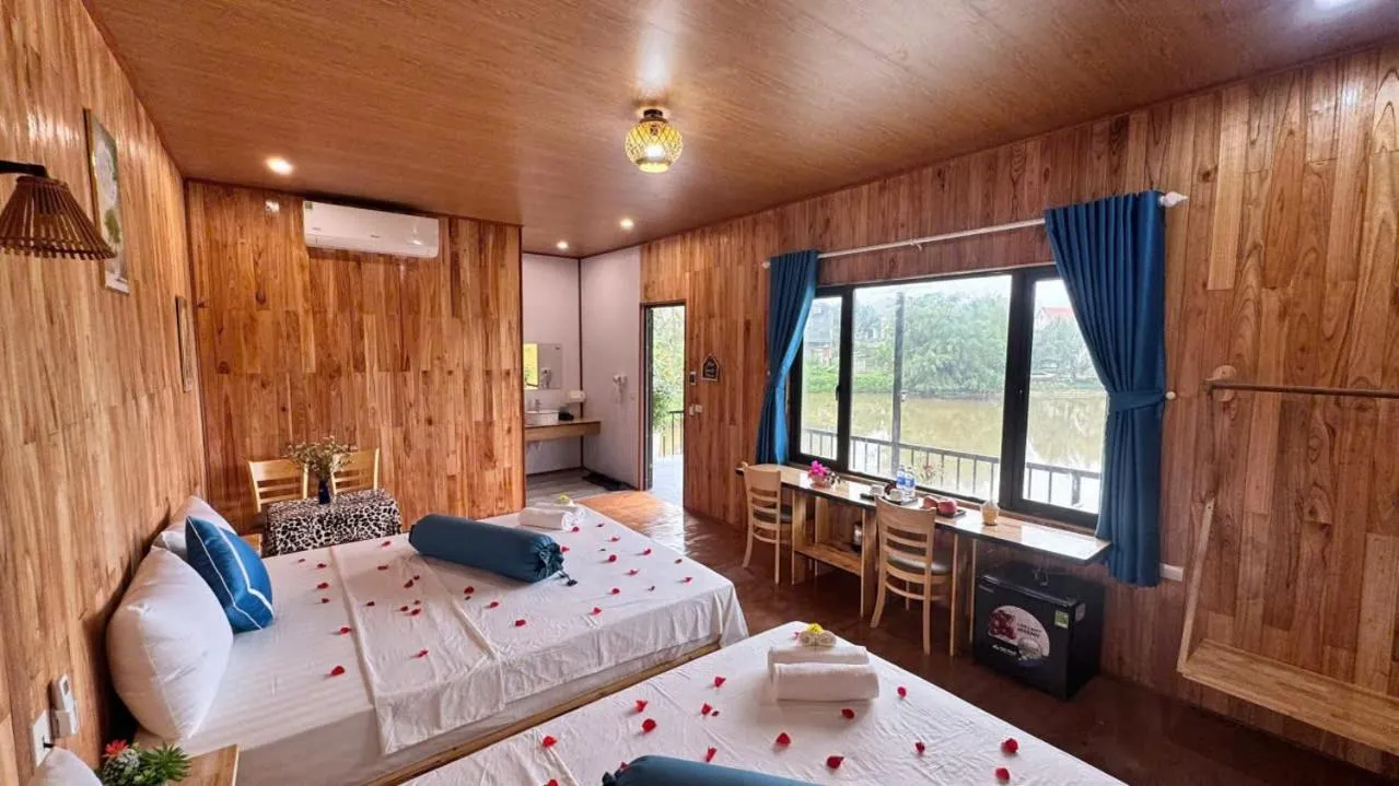 Photo of the whole room, Bed in Tuyet's Homestay