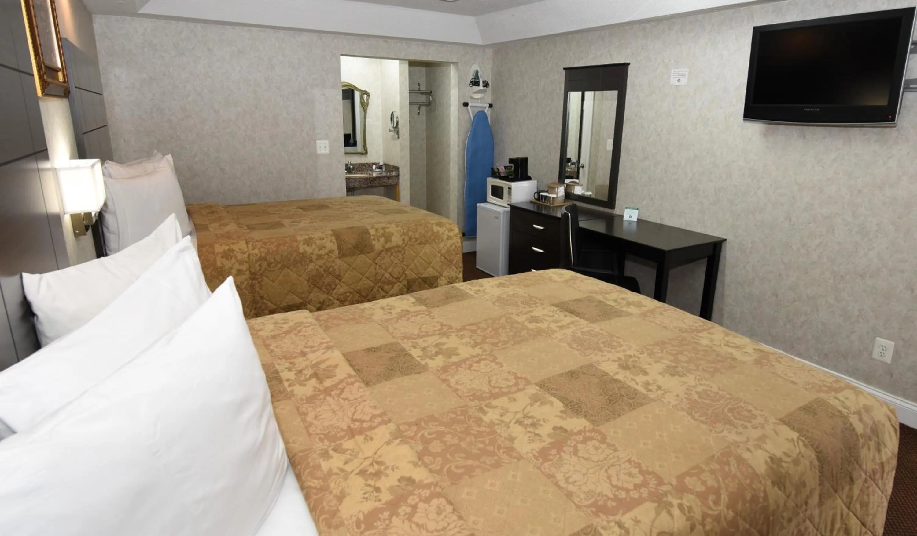 Photo of the whole room, Bed in Country View Inn & Suites Atlantic City