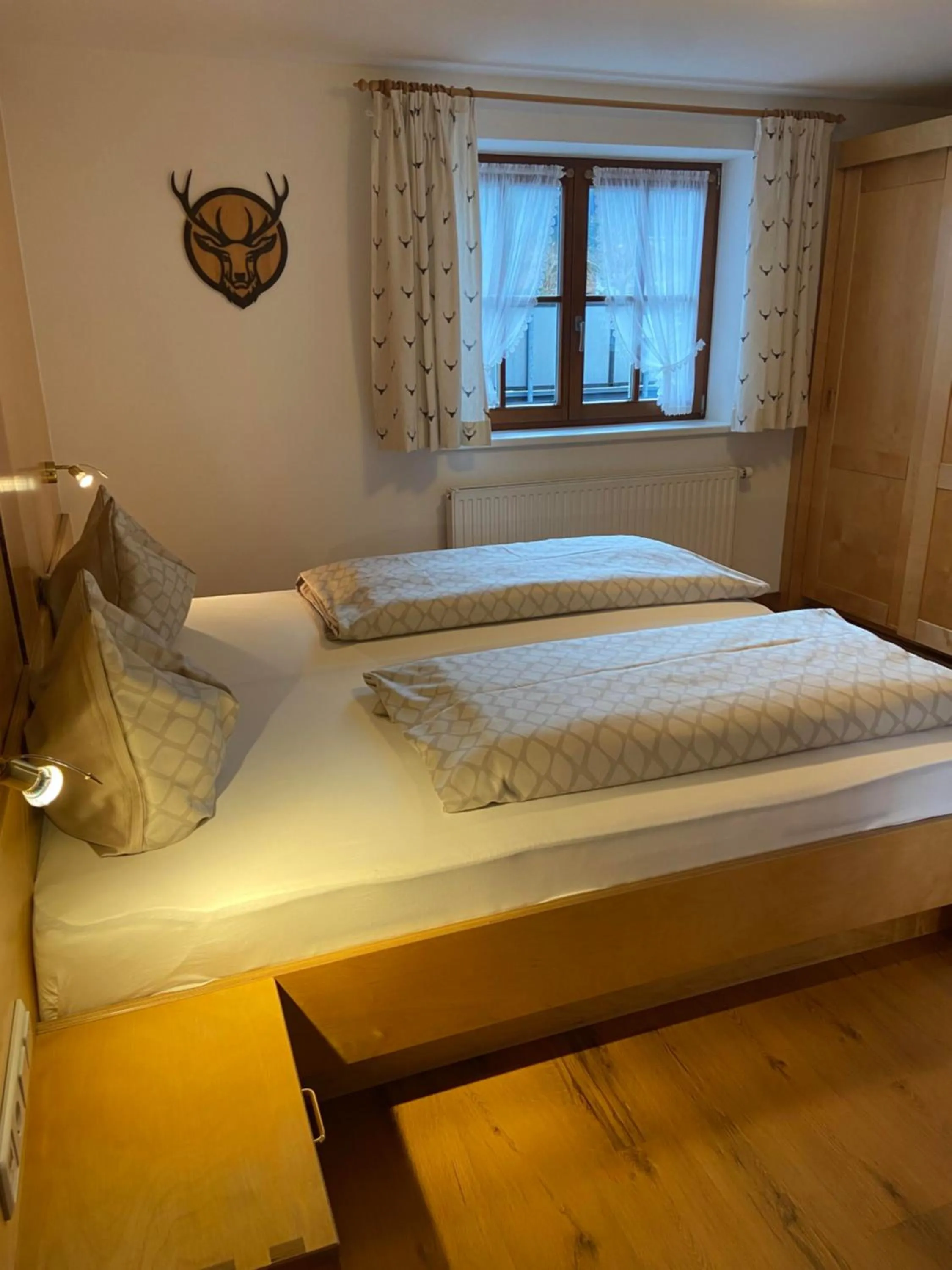 Bed in Gasthaus Muntafuner Stöbli