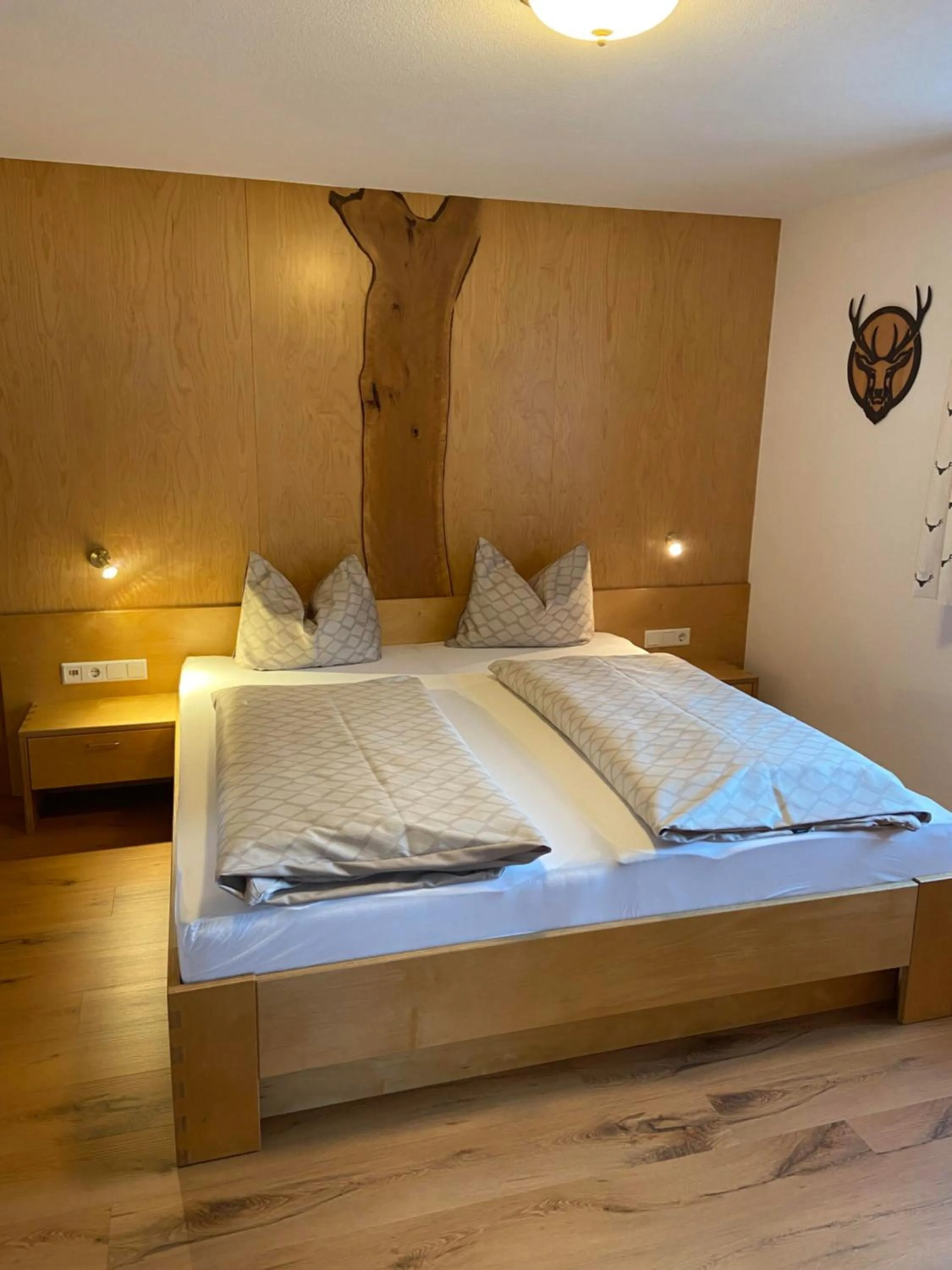 Bed in Gasthaus Muntafuner Stöbli