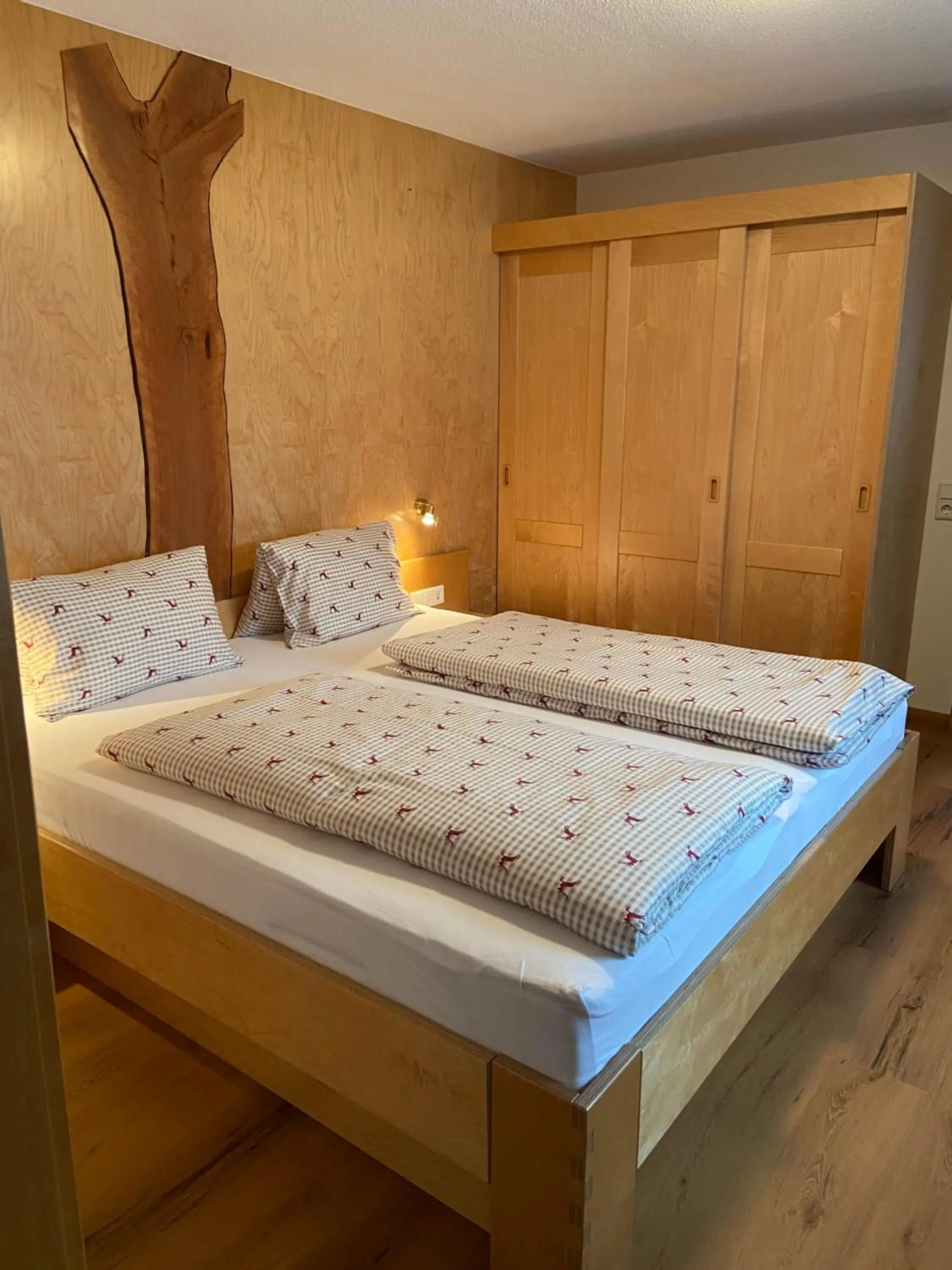 Bedroom, Bed in Gasthaus Muntafuner Stöbli