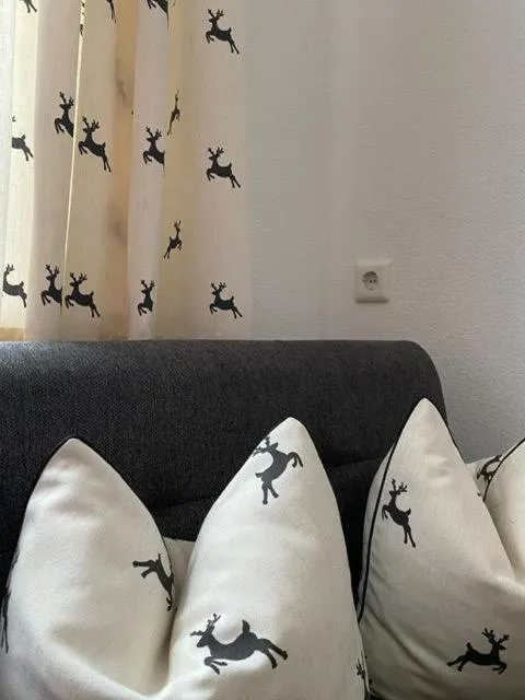 Bed in Gasthaus Muntafuner Stöbli