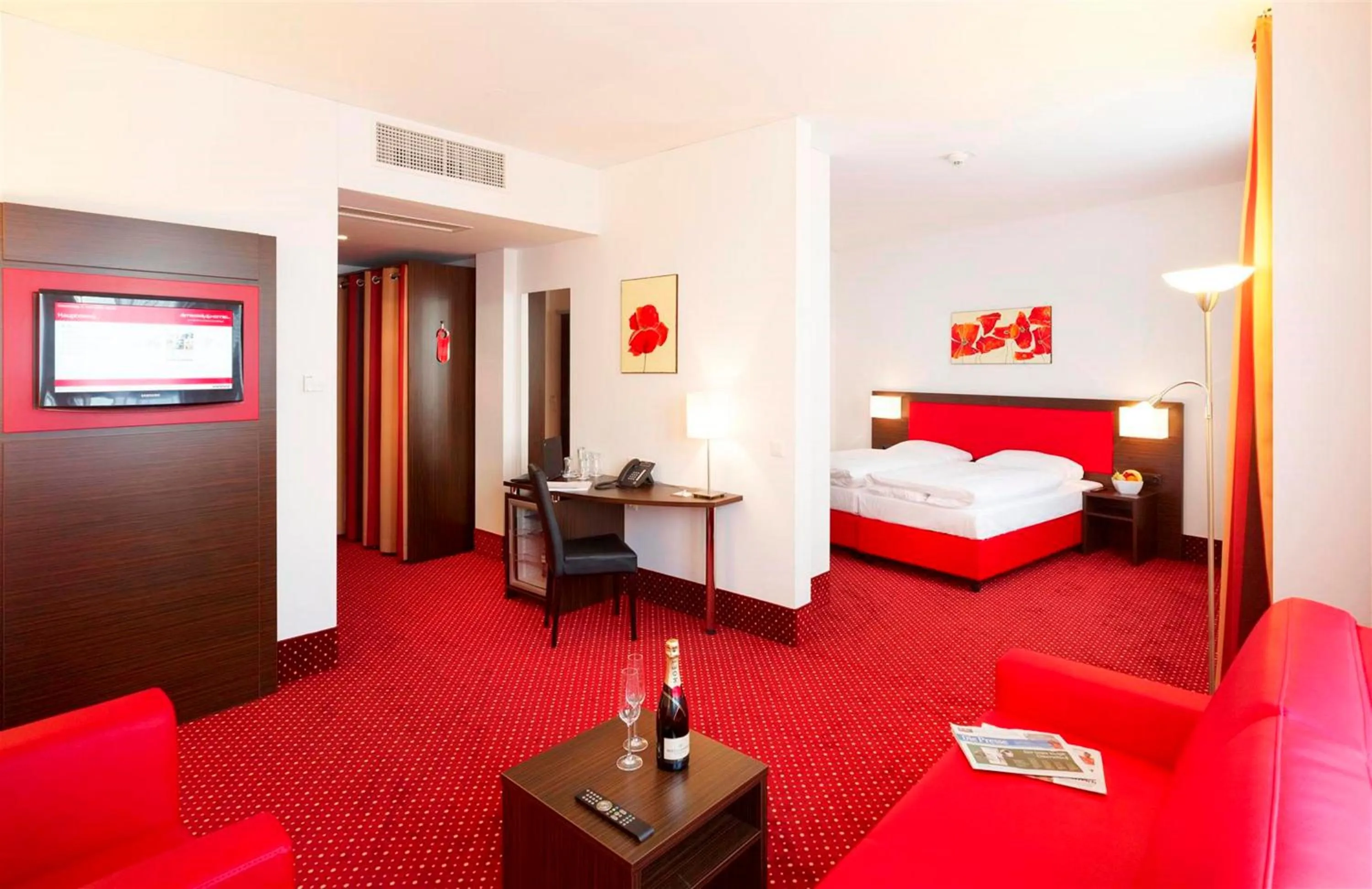 Photo of the whole room, Bed in Best Western Plus Amedia Wien