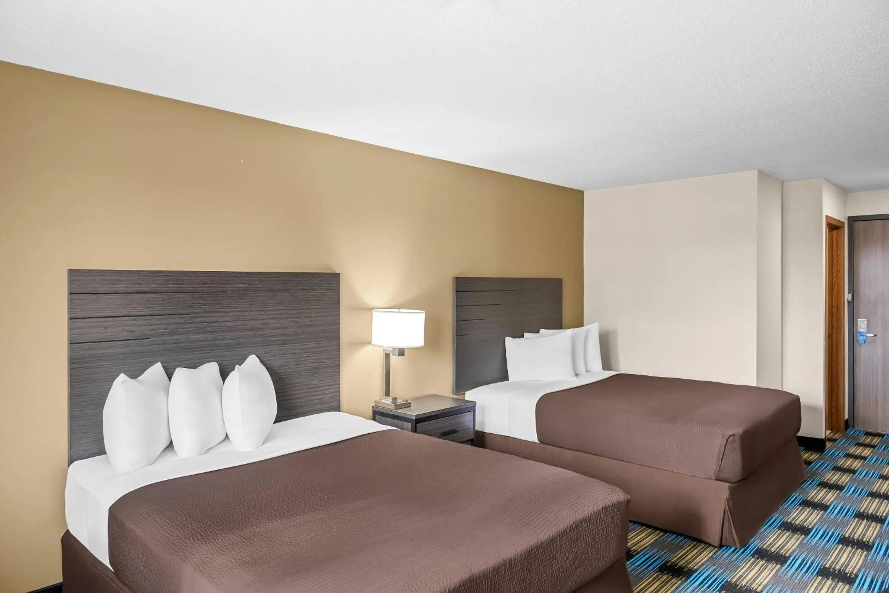 Bedroom, Bed in Rodeway Inn Grandville - Grand Rapids