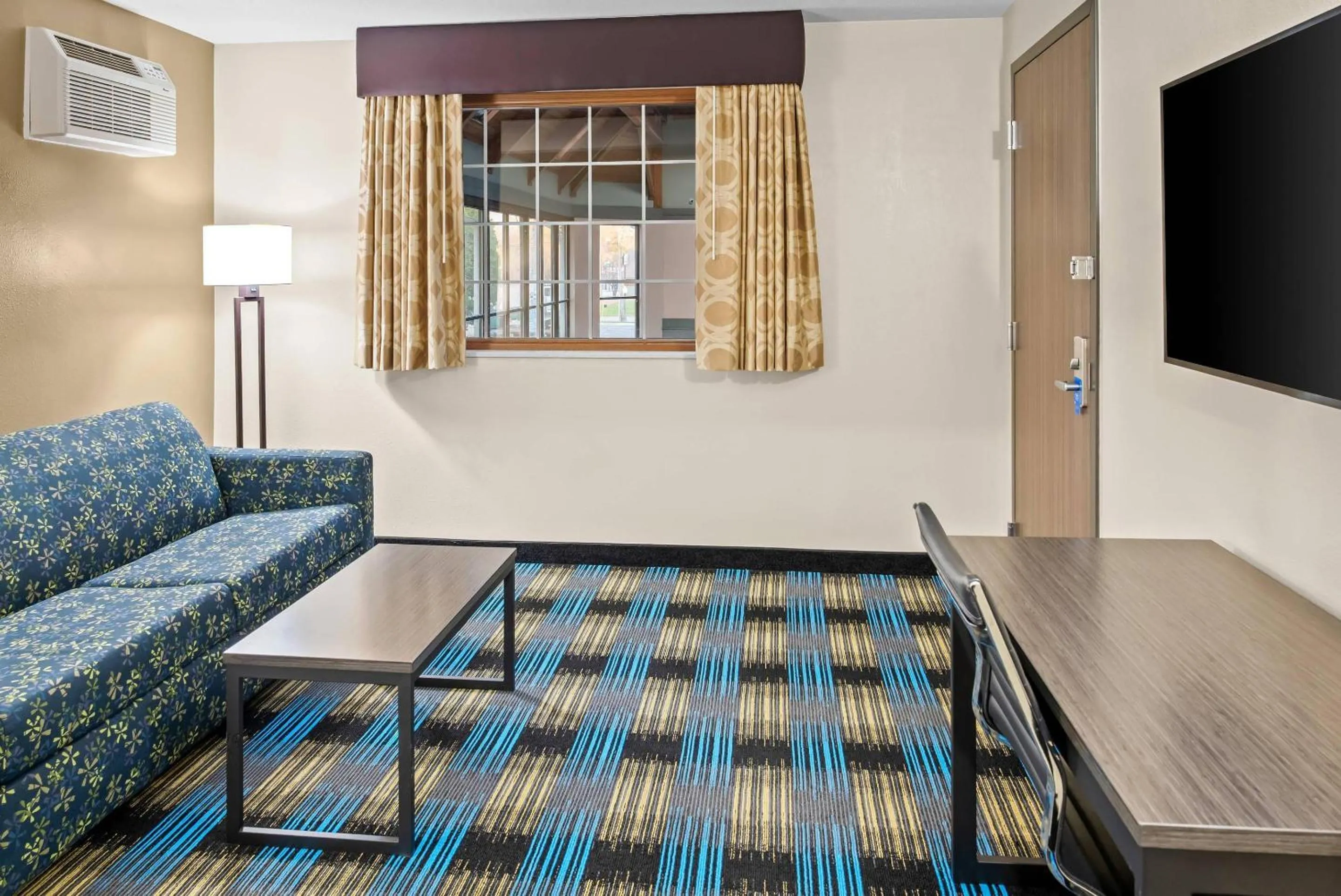 Bedroom in Rodeway Inn Grandville - Grand Rapids