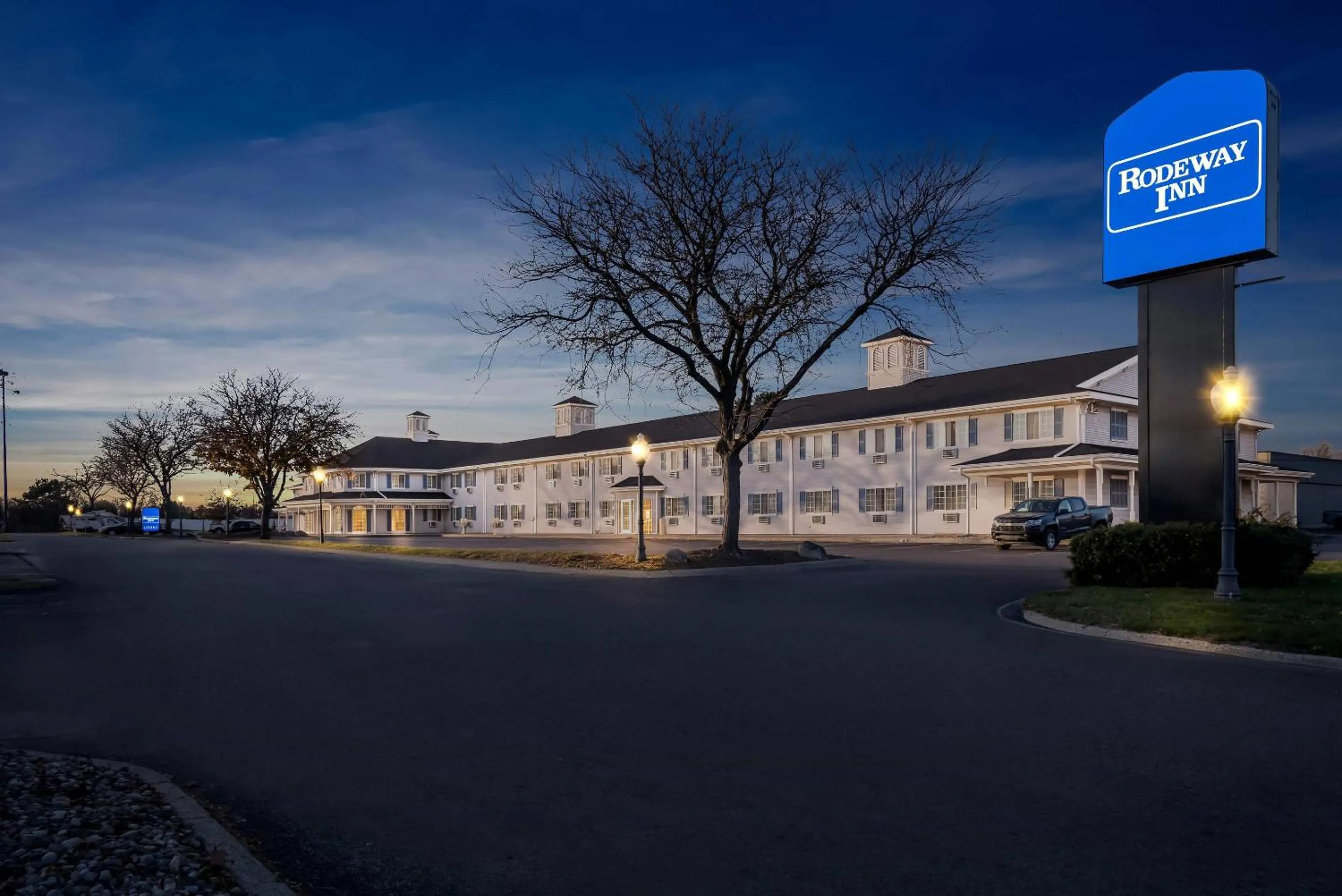 Property building in Rodeway Inn Grandville - Grand Rapids