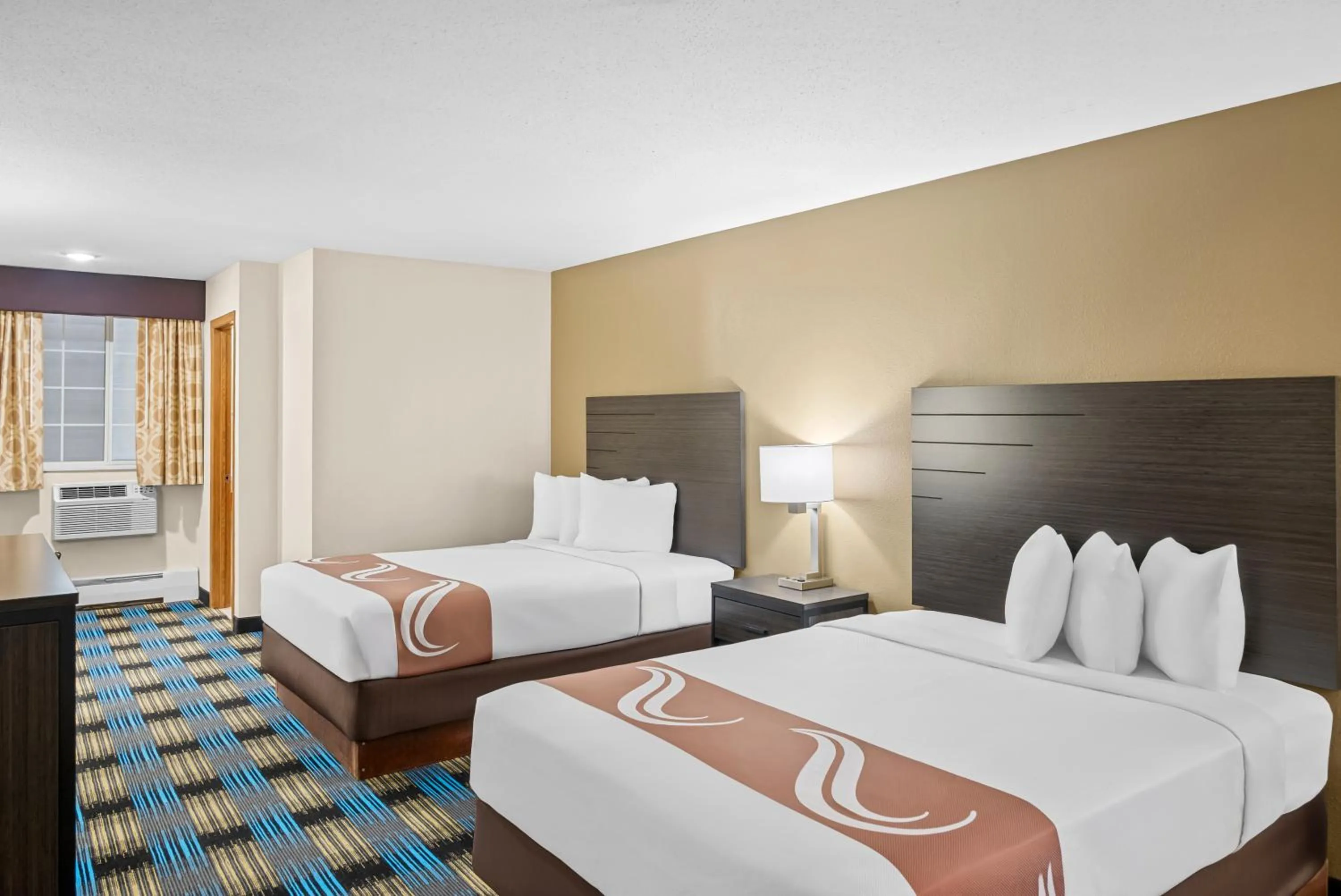 Bed in Rodeway Inn Grandville - Grand Rapids