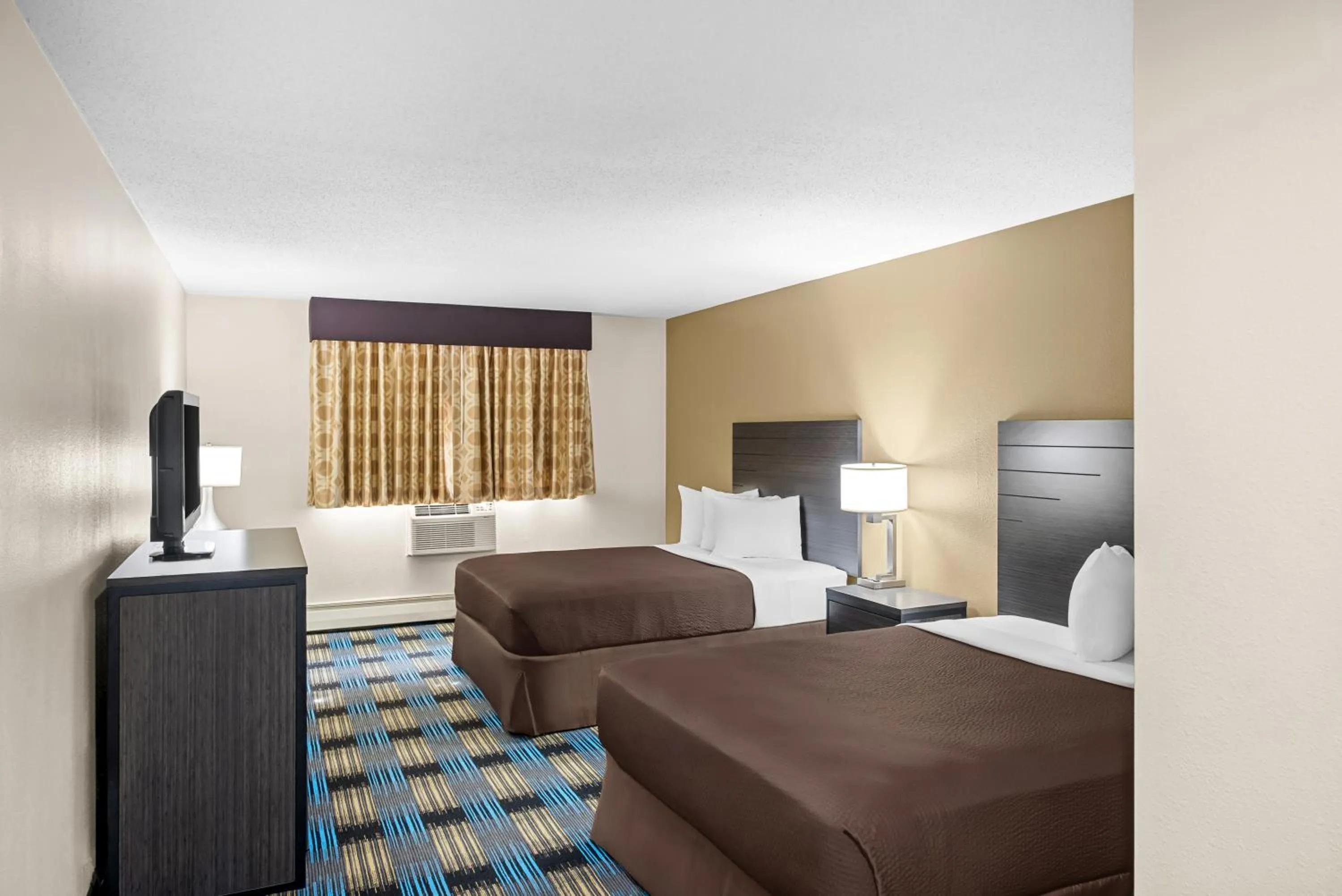 Bed in Rodeway Inn Grandville - Grand Rapids