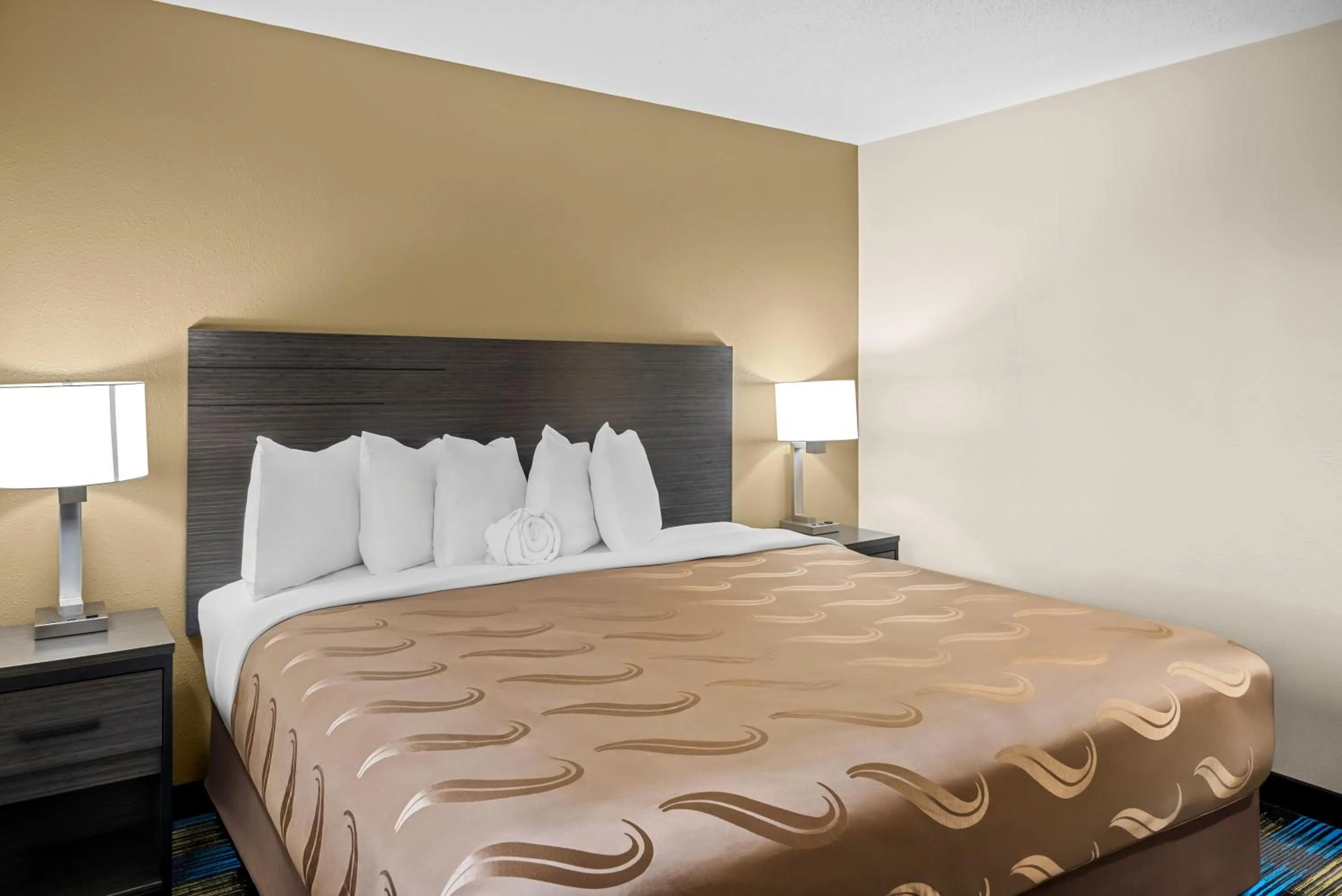 Bedroom, Bed in Rodeway Inn Grandville - Grand Rapids