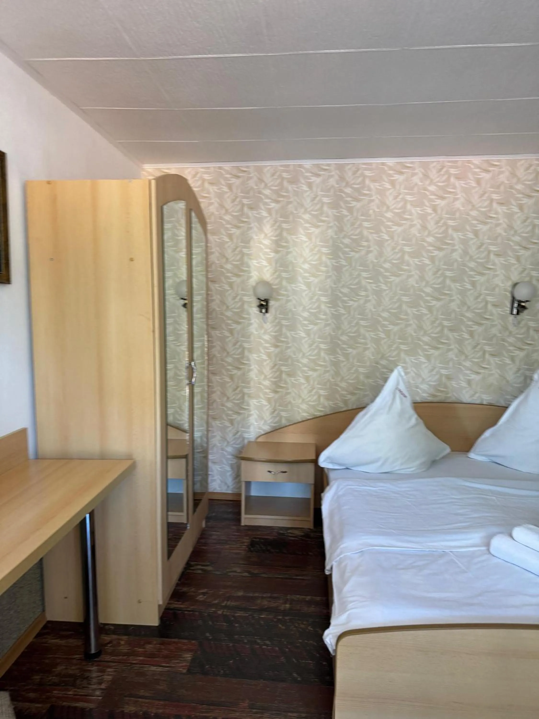 Bed in Pensiunea Carina