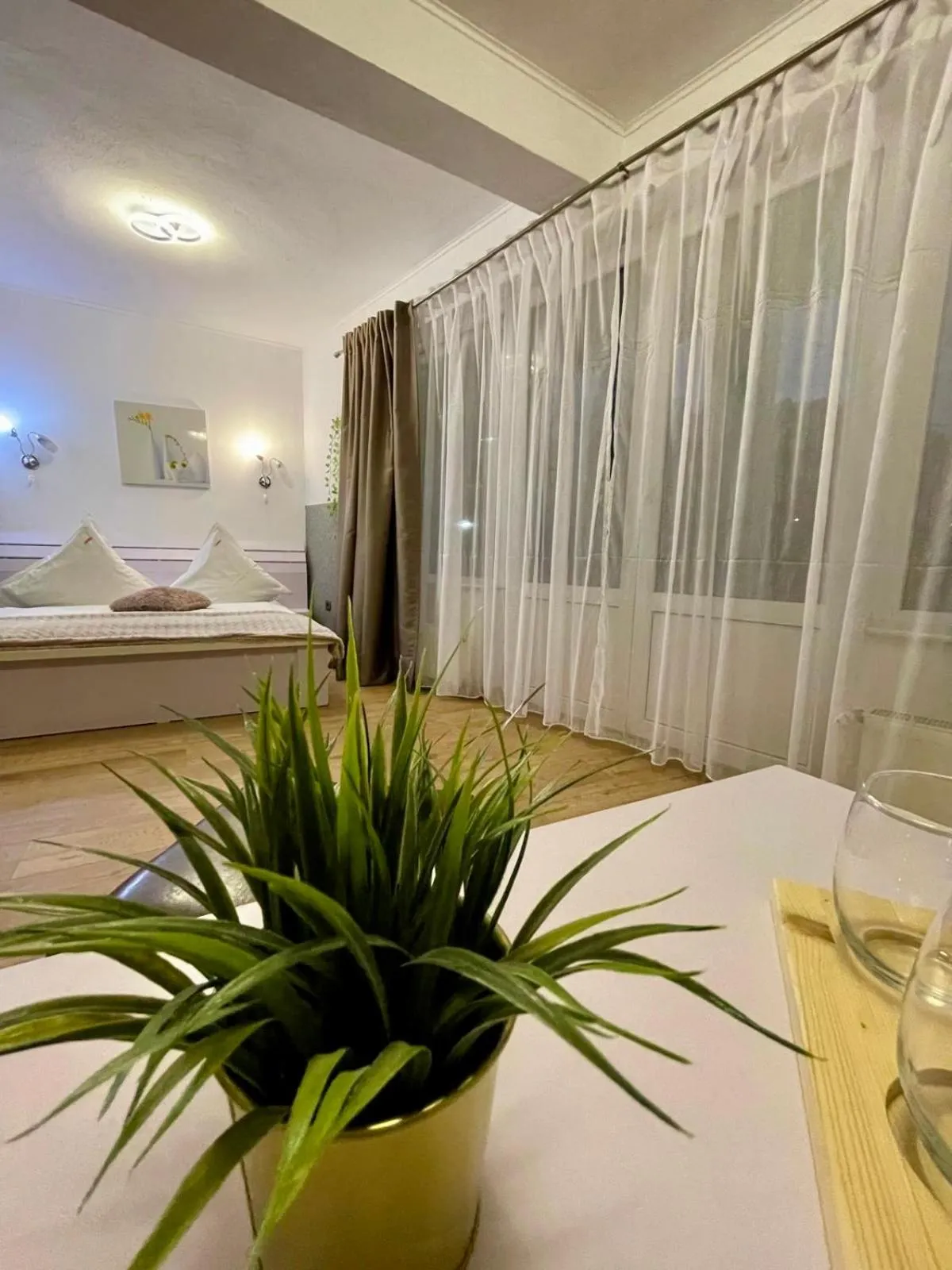 Bed in Pensiunea Carina