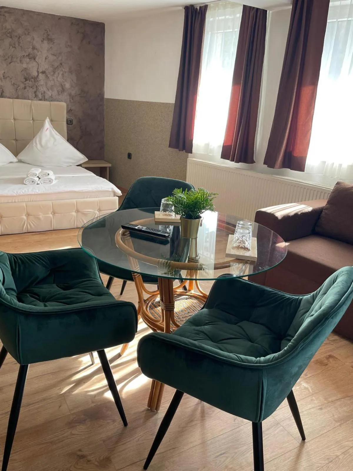 Bed in Pensiunea Carina