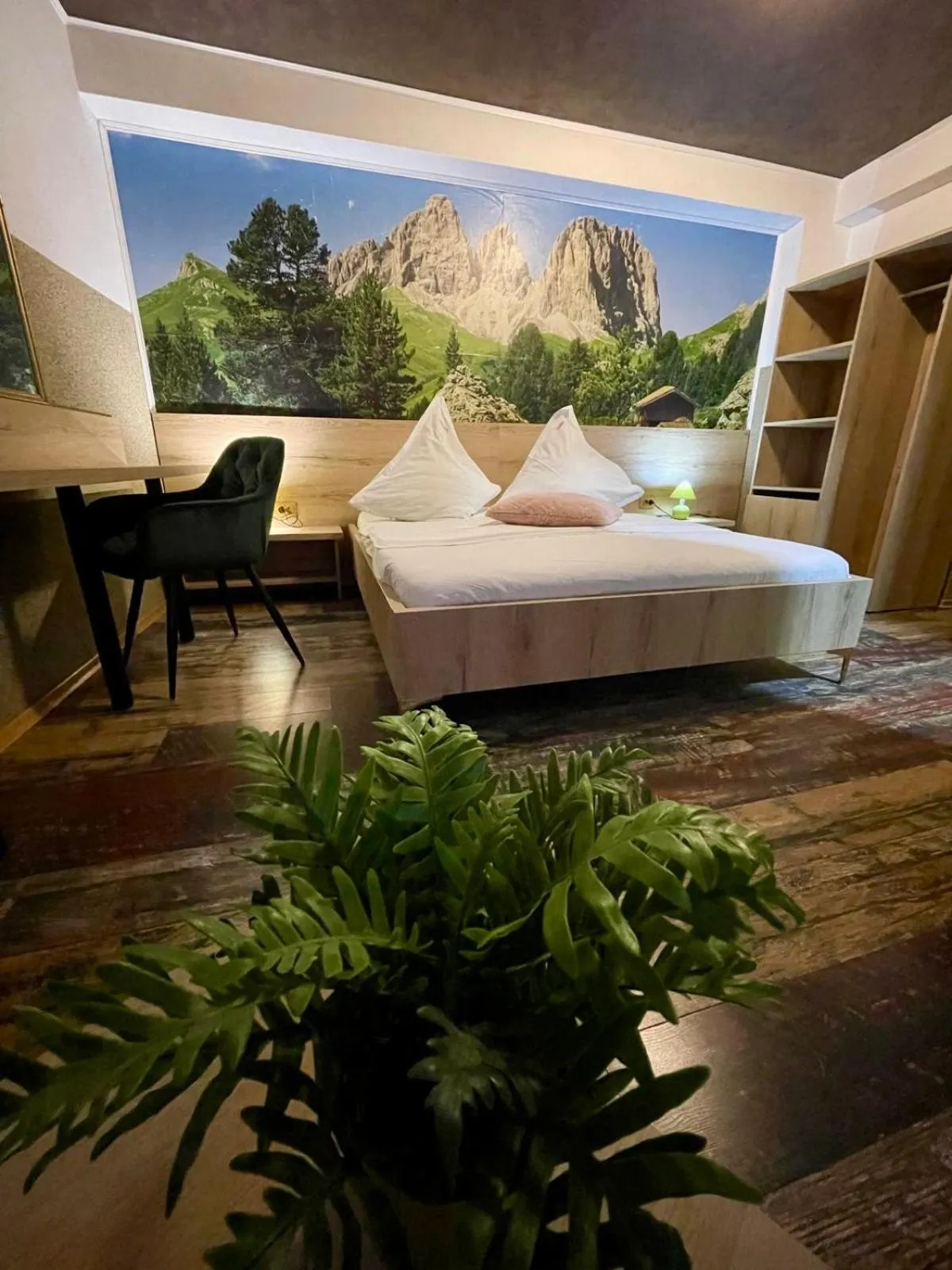 Bed in Pensiunea Carina