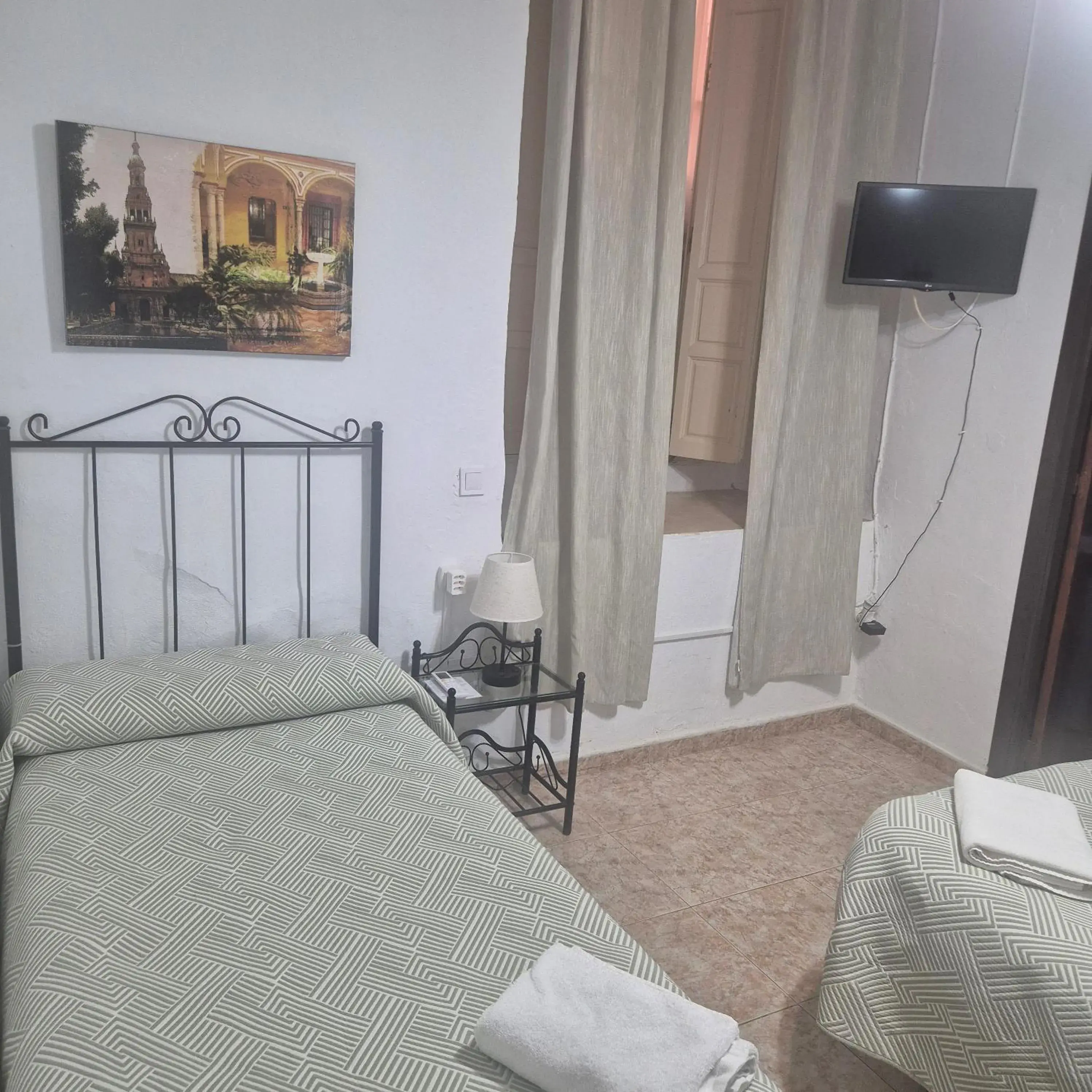 Double or Twin Room with Private Bathroom in Pensión Javier Double or Twin Room with Private Bathroom in Pensión Javier