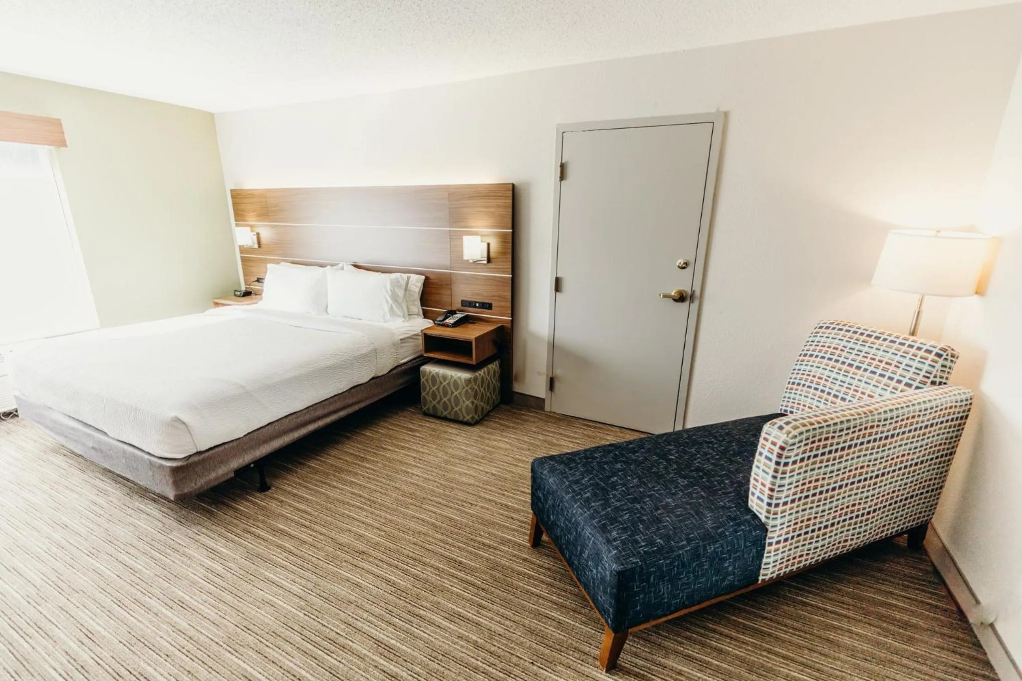 Photo of the whole room, Bed in Holiday Inn Express Atlanta - Northeast I-85 - Clairmont Road by IHG