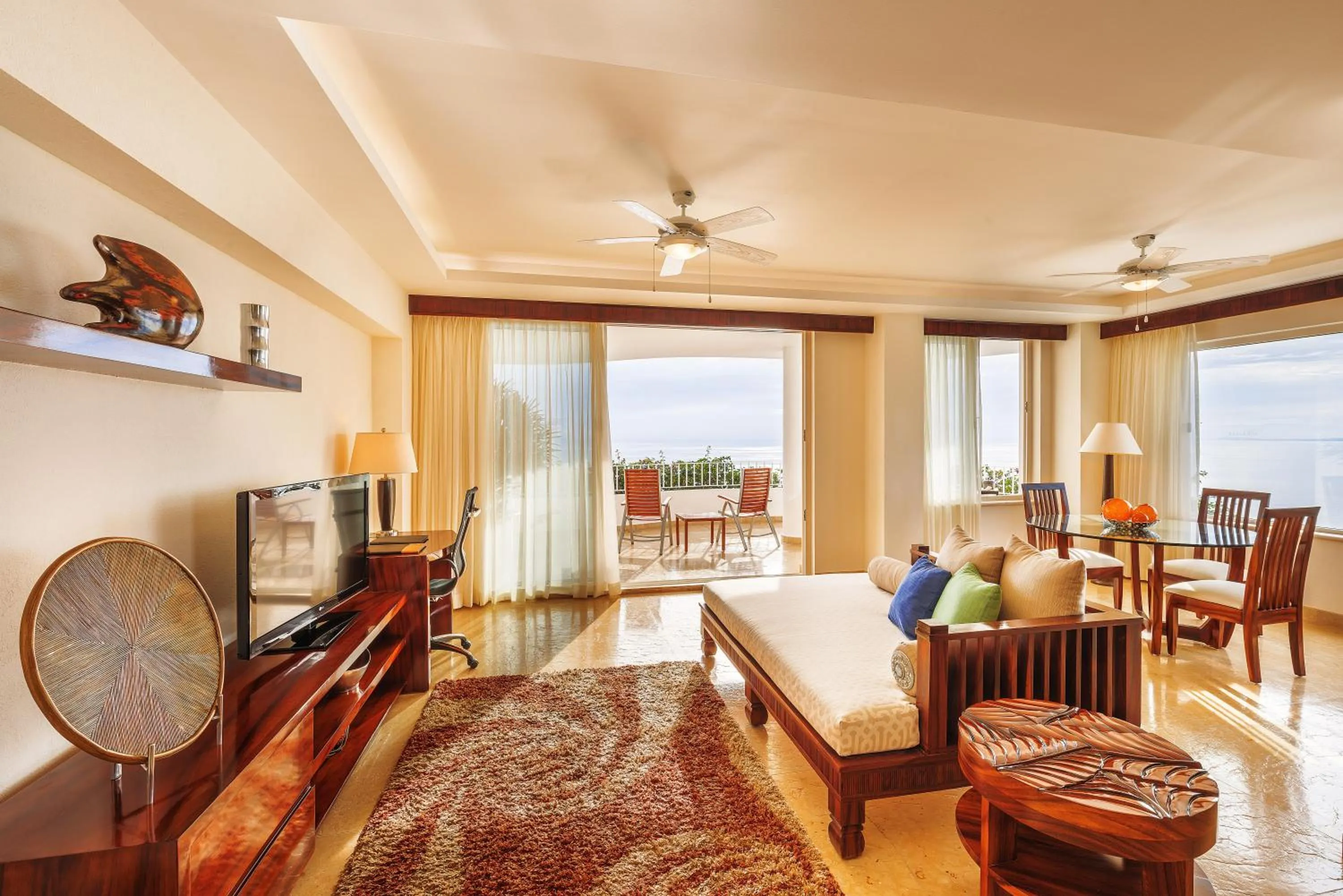 Living room, Bed in Grand Miramar All Luxury Suites & Residences