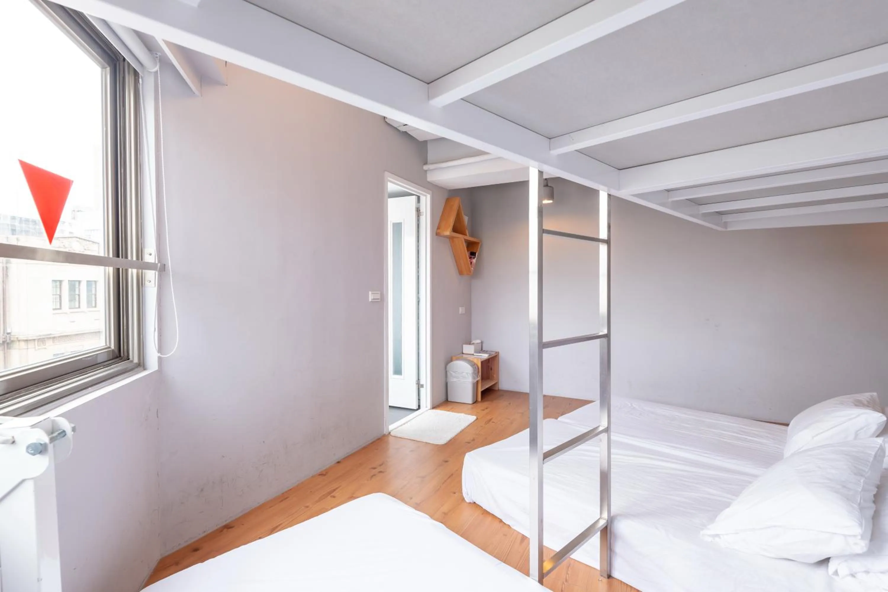 Photo of the whole room, Bed in May Rooms Taipei Main Station