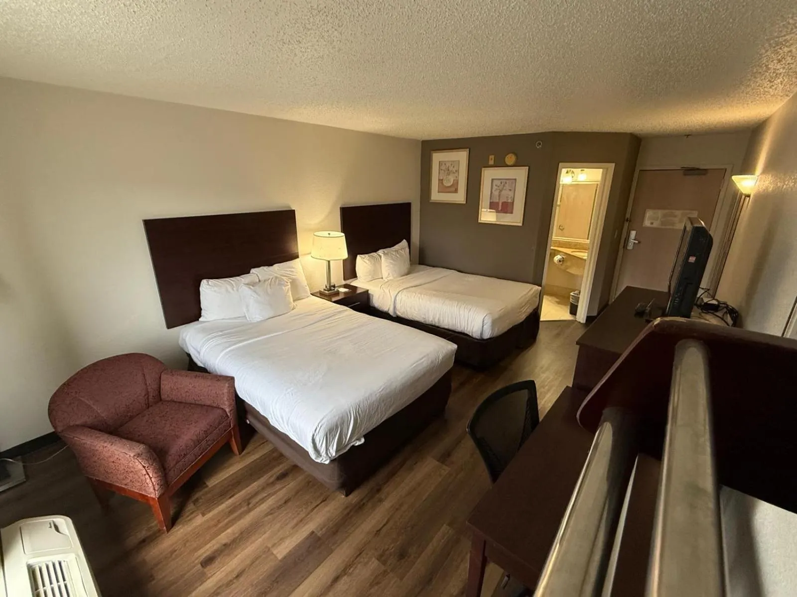 Bed in Quality Inn Newark - Wilmington