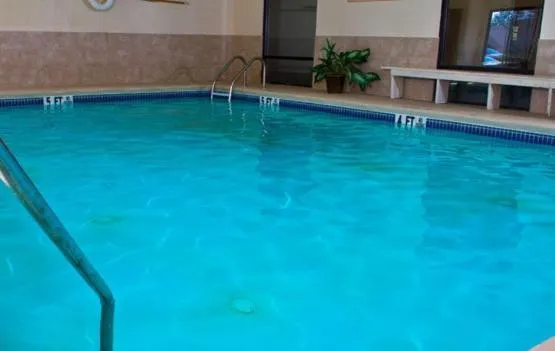 Swimming pool in Country Hearth Inn-Union City