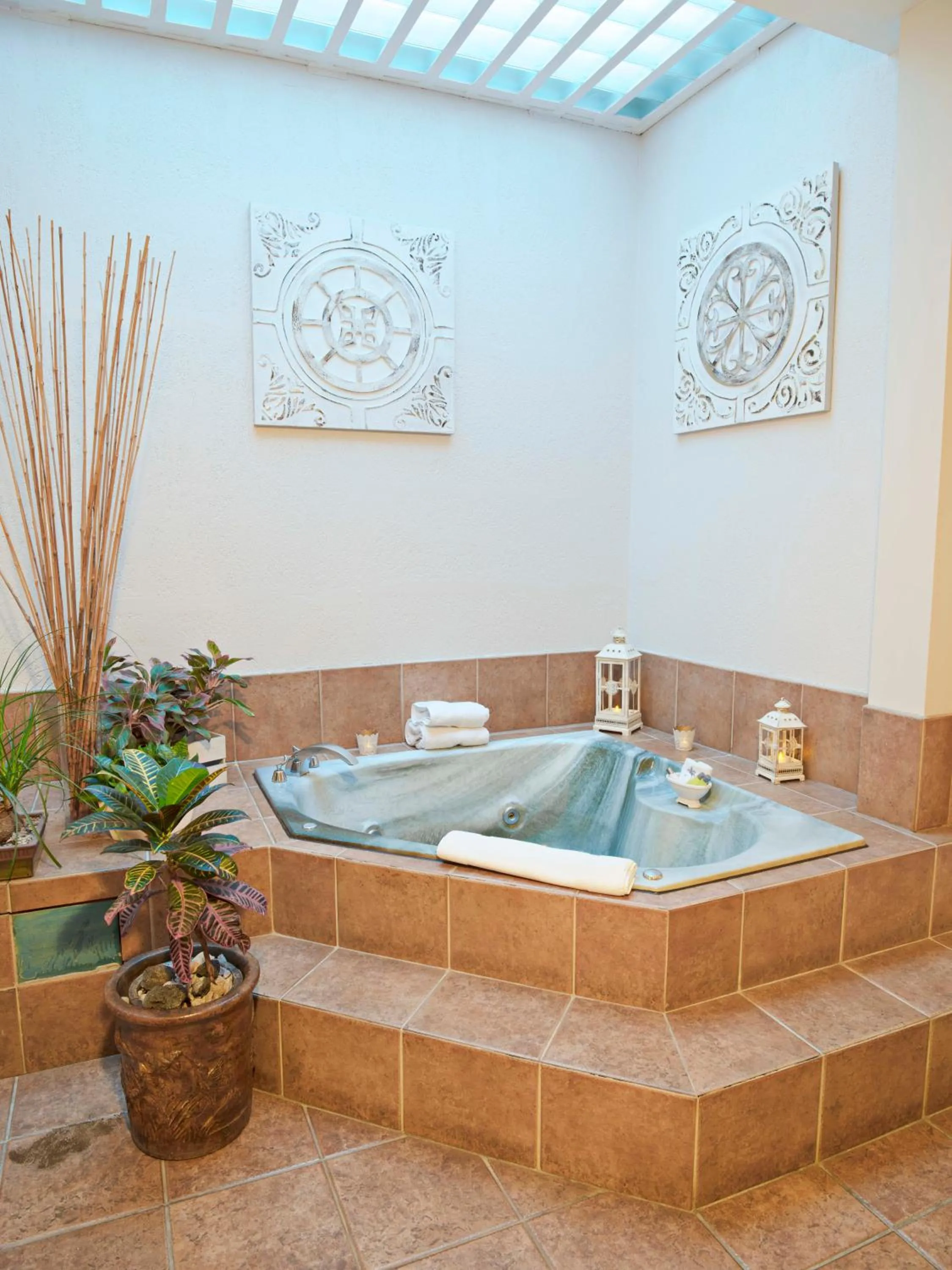 Bath in Fleur de Lys