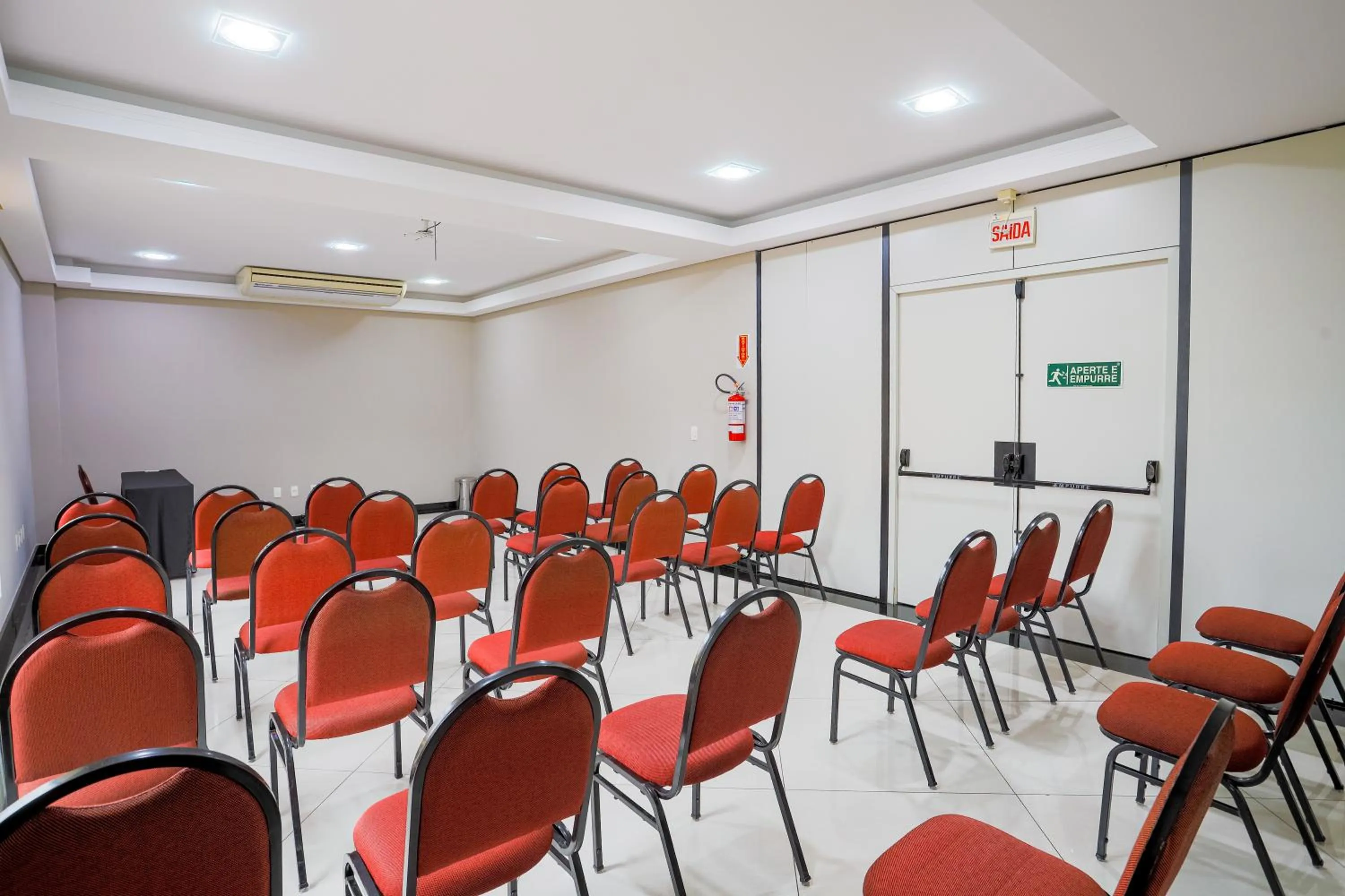 Meeting/conference room in Alven Hotel by Slaviero Hotéis