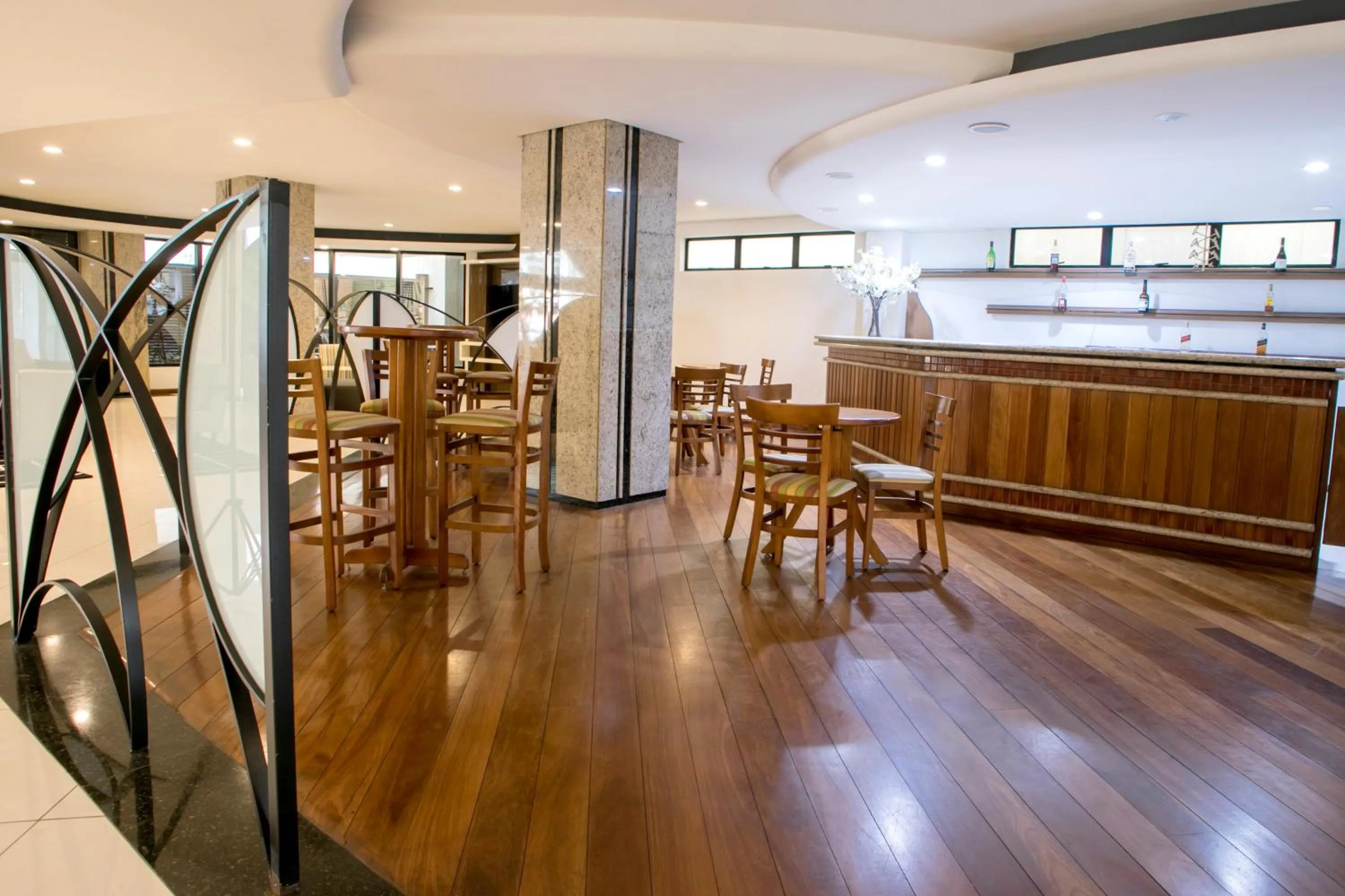 Lounge or bar in Alven Hotel by Slaviero Hotéis