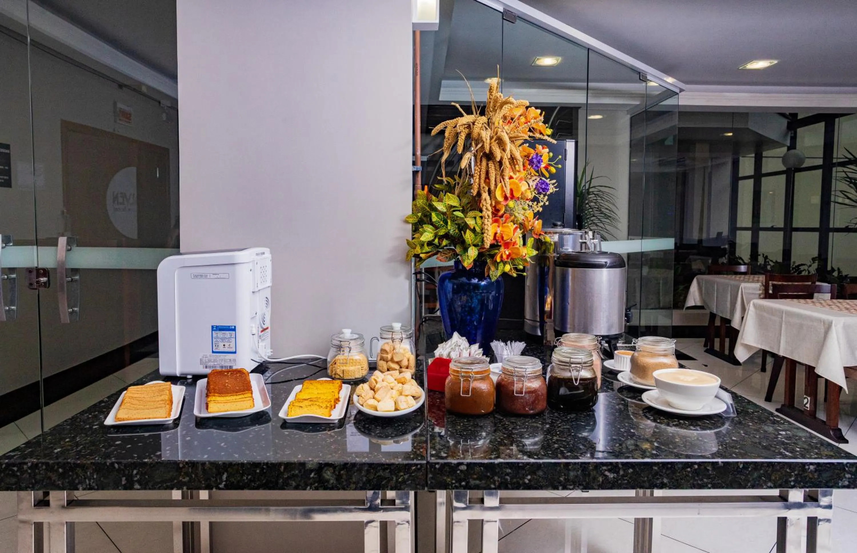 Breakfast in Alven Hotel by Slaviero Hotéis