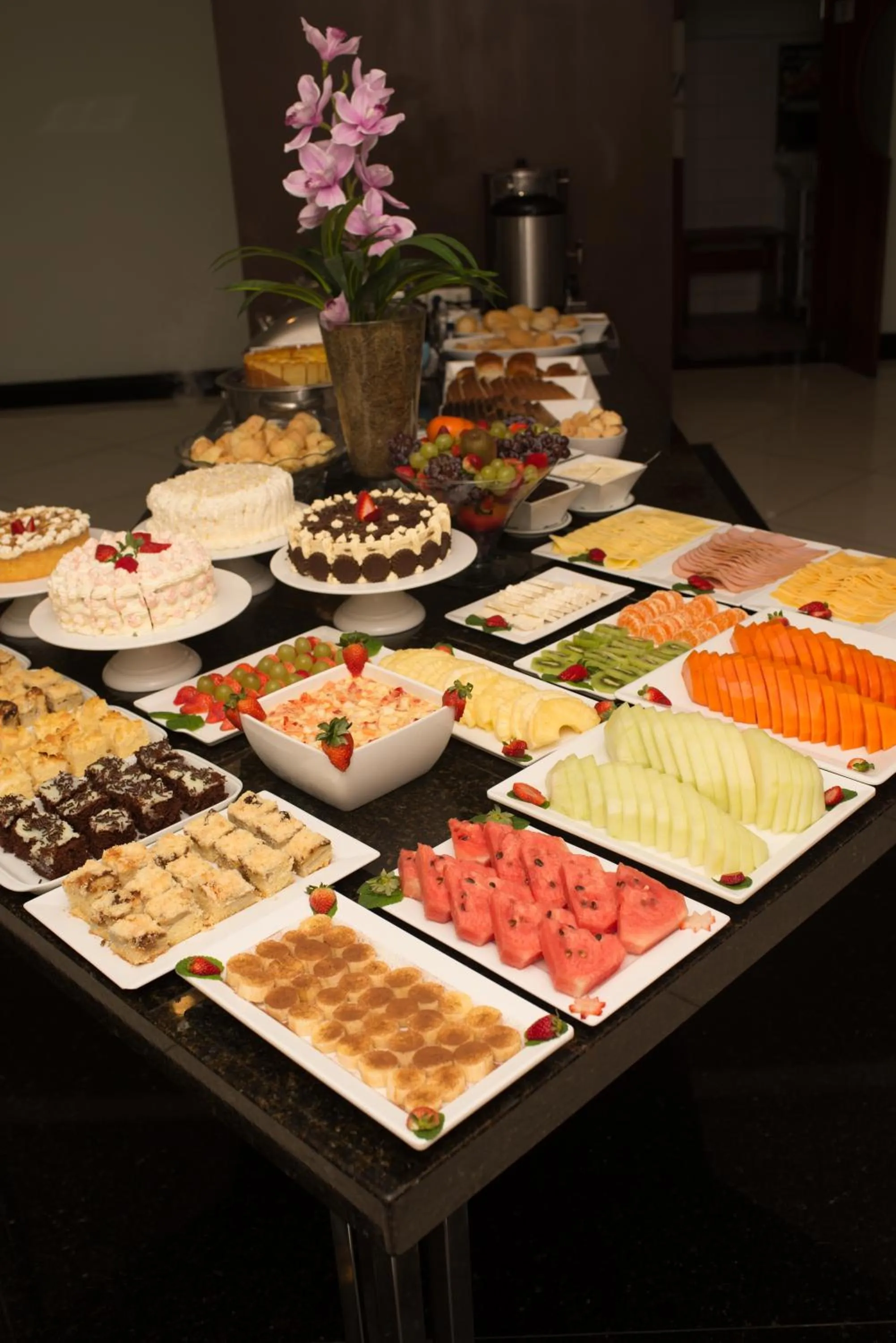 Food and drinks in Alven Hotel by Slaviero Hotéis