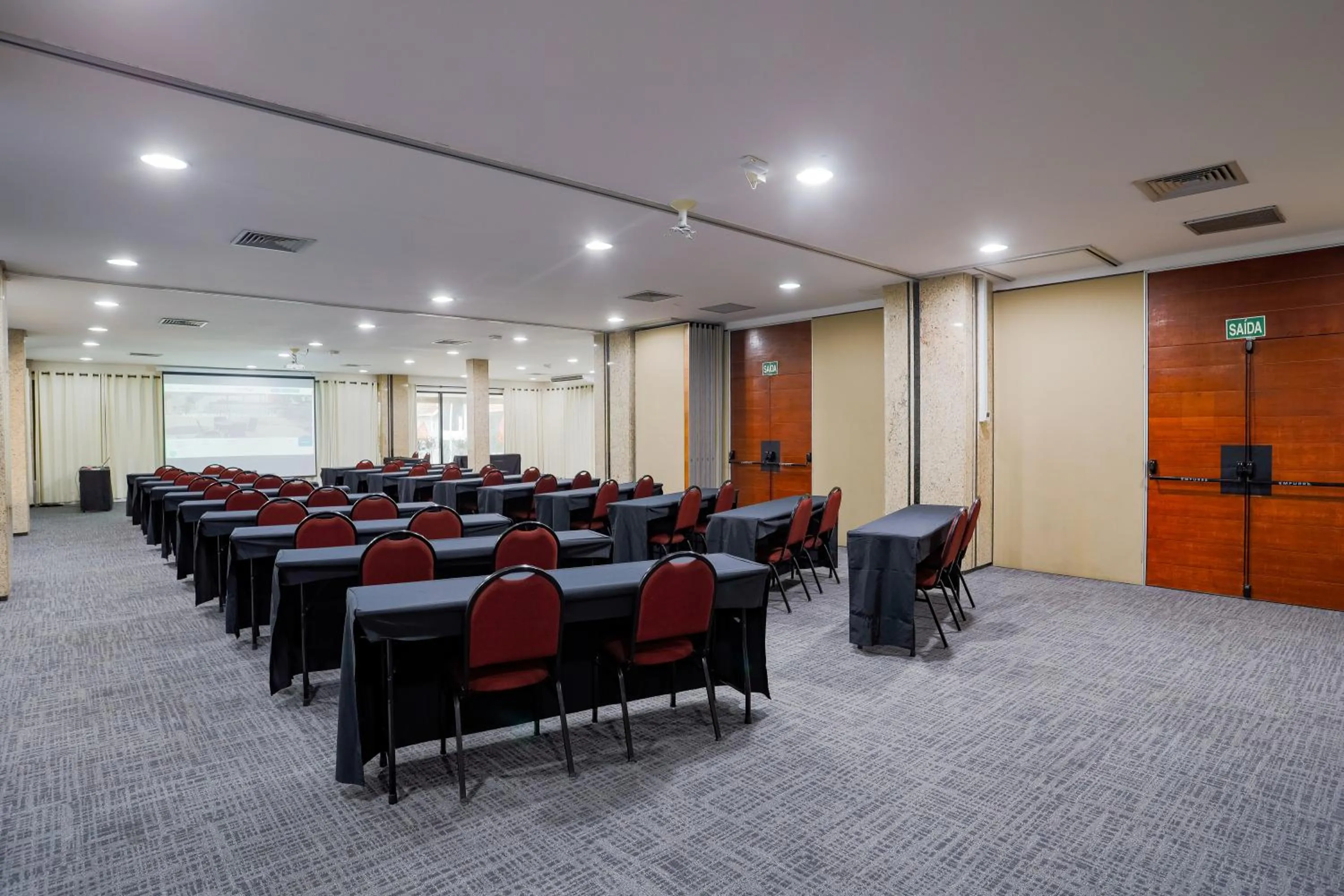 Meeting/conference room in Alven Hotel by Slaviero Hotéis