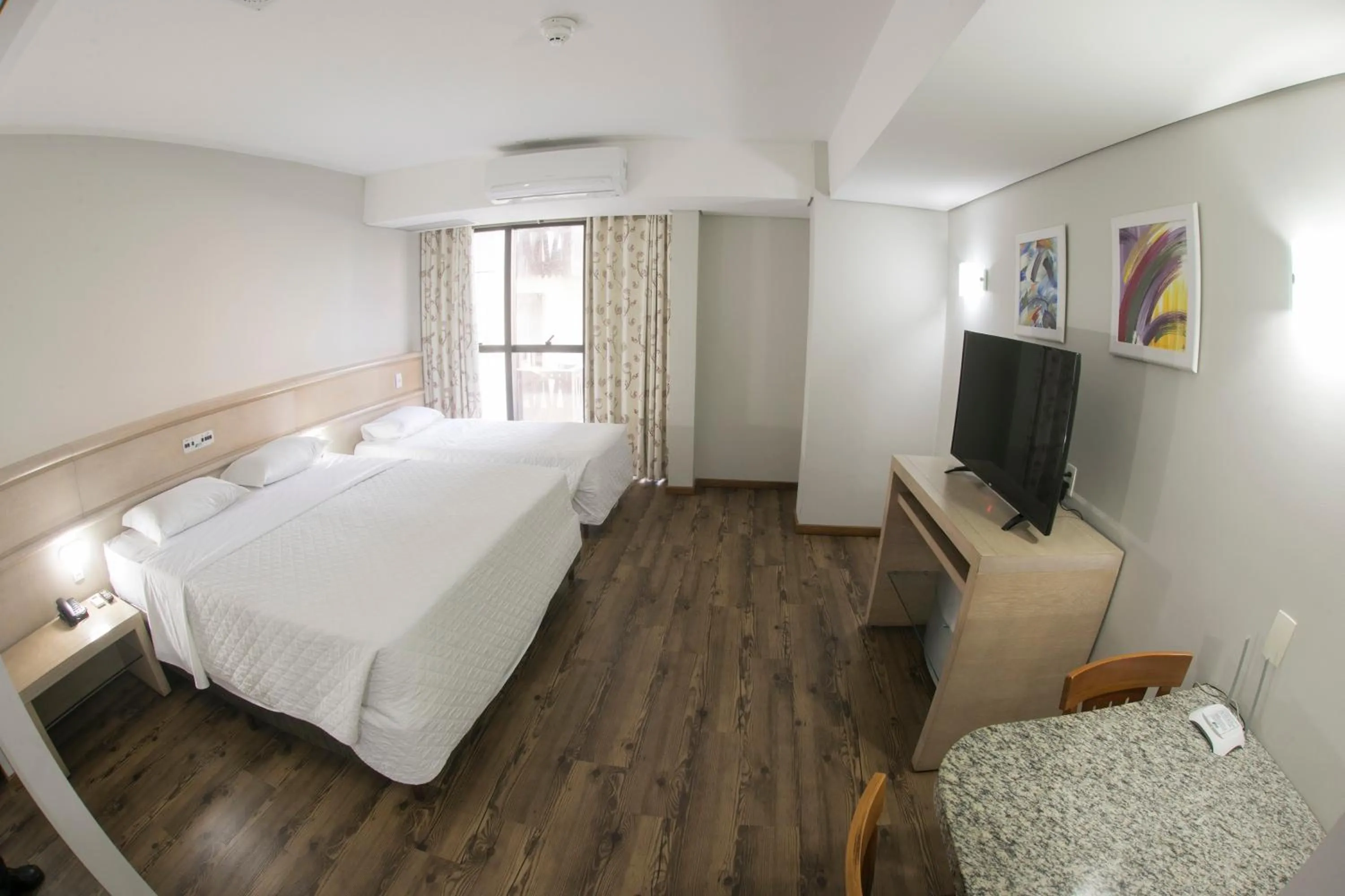 People, Bed in Alven Hotel by Slaviero Hotéis