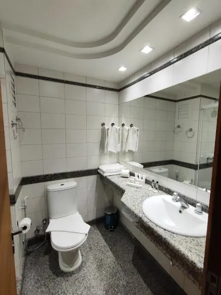 Bathroom in Alven Hotel by Slaviero Hotéis