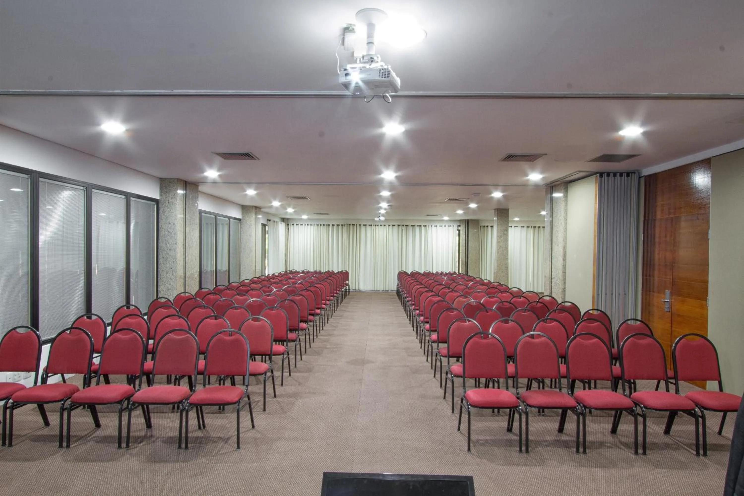 Business facilities in Alven Hotel by Slaviero Hotéis