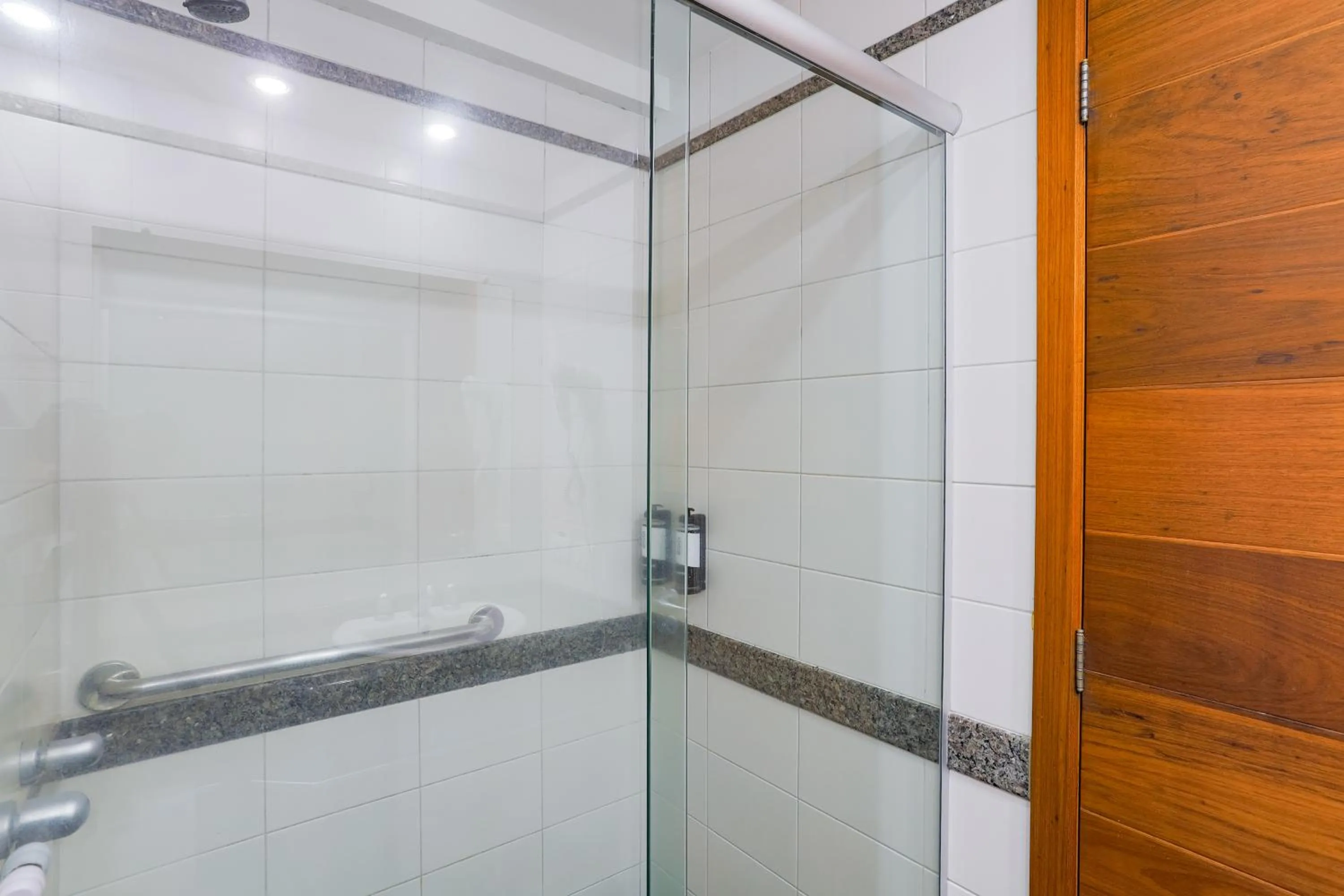 Bathroom in Alven Hotel by Slaviero Hotéis