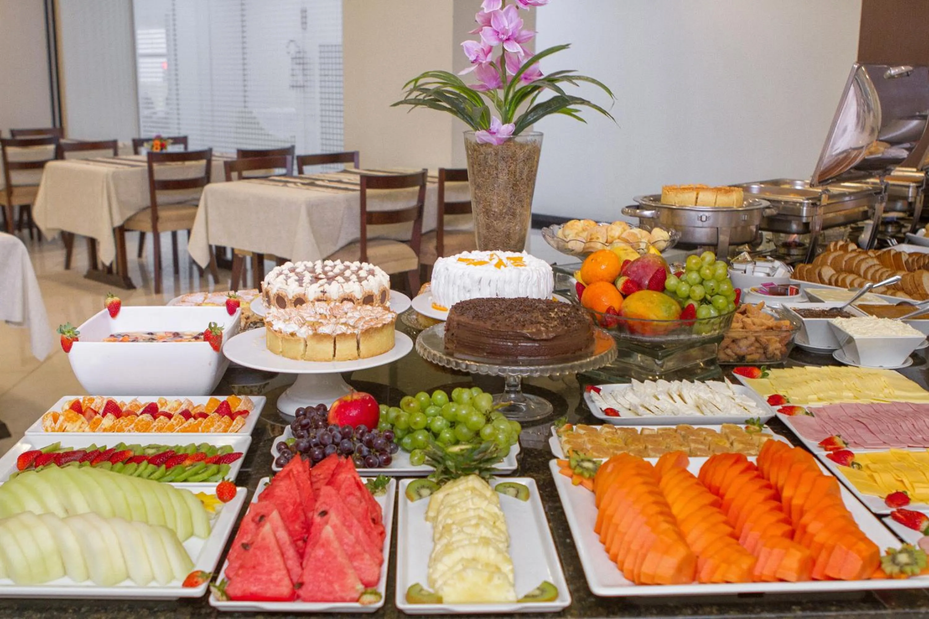 Food and drinks in Alven Hotel by Slaviero Hotéis