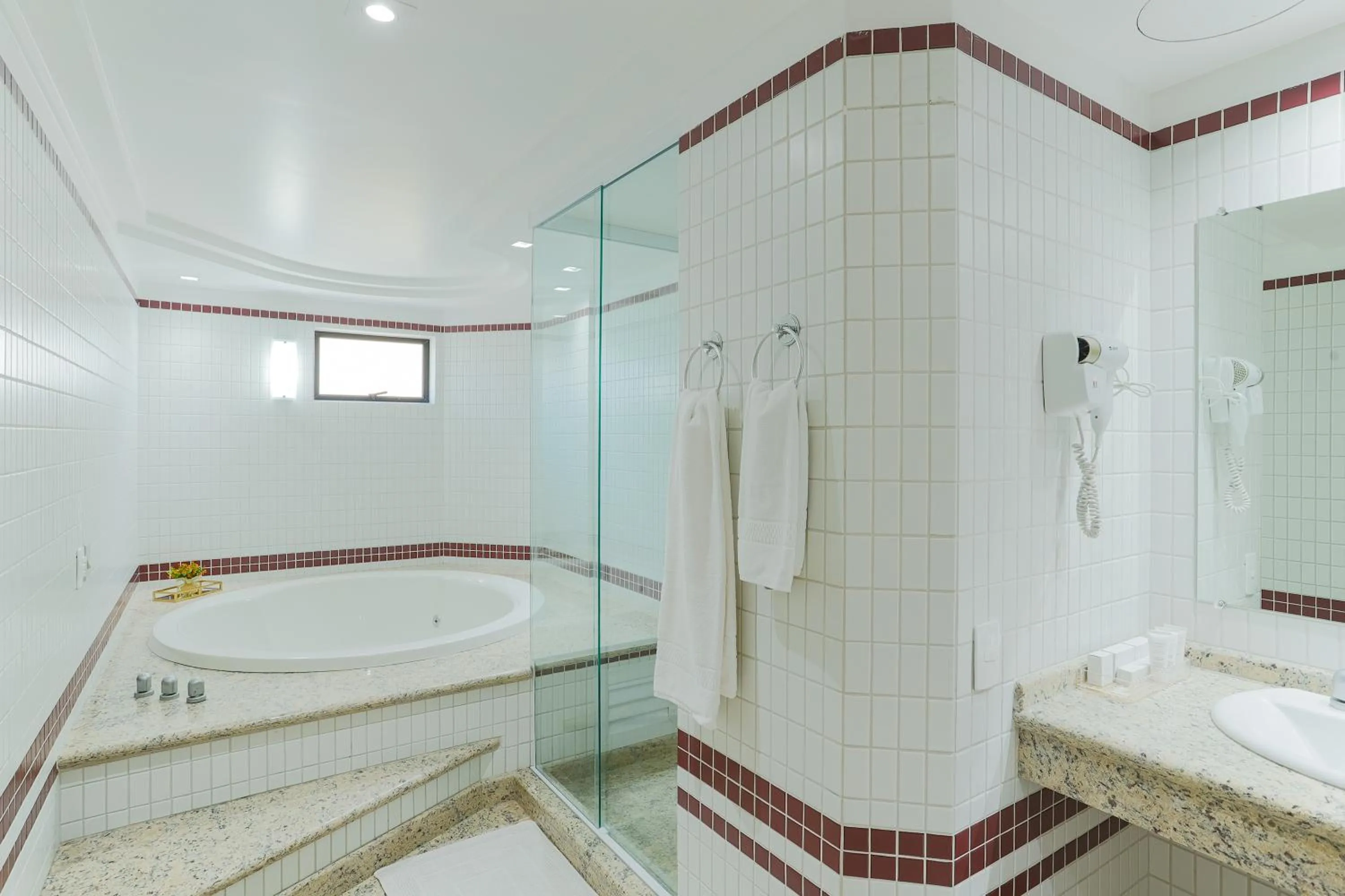 Bathroom in Alven Hotel by Slaviero Hotéis