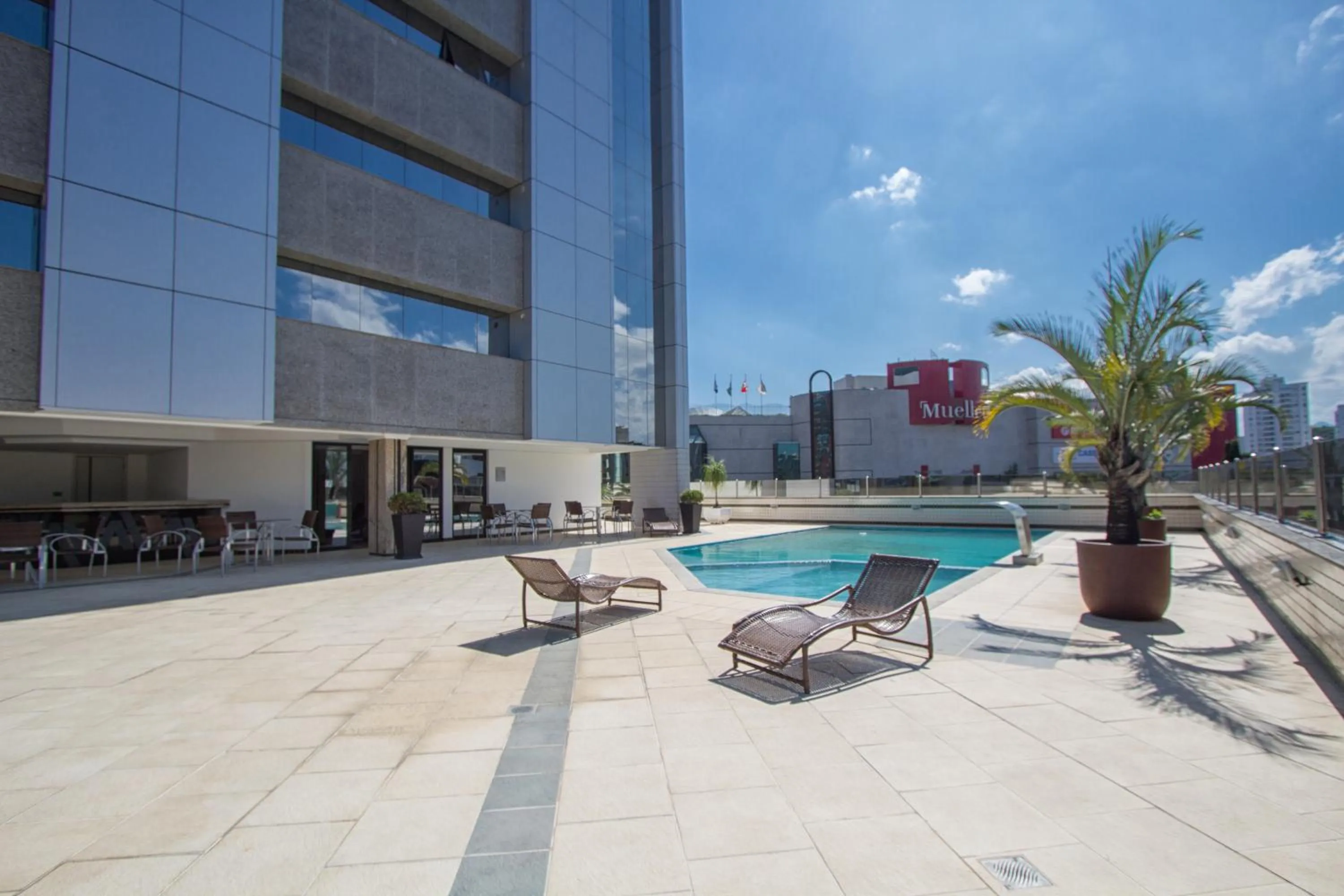Swimming pool in Alven Hotel by Slaviero Hotéis